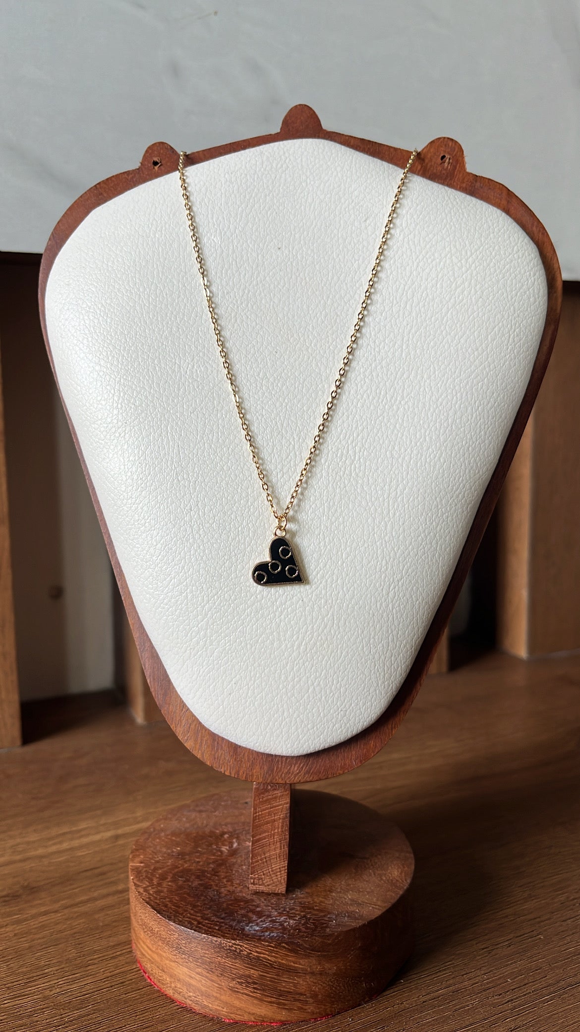 Minimal Heart pendant Black