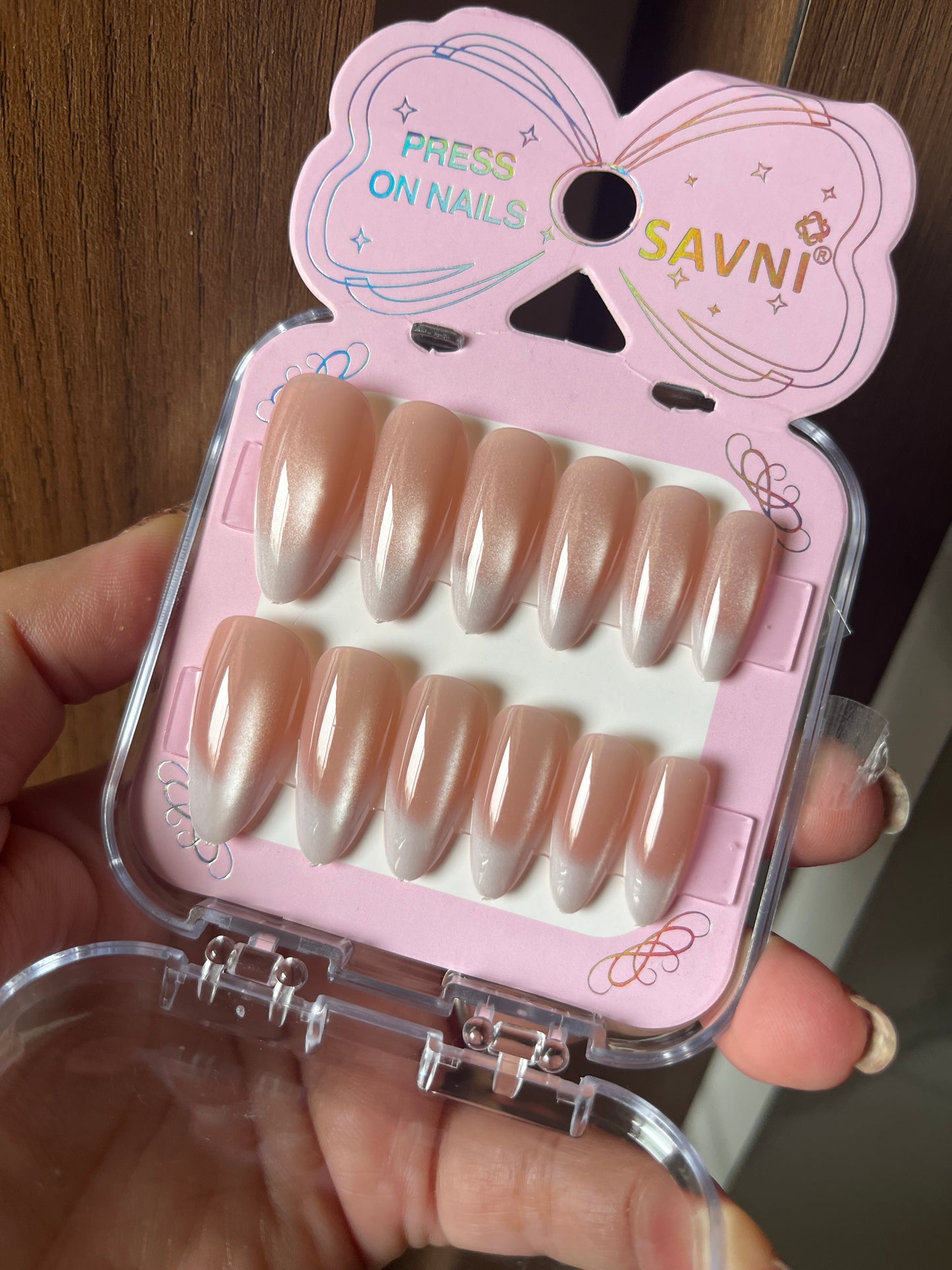 Nude ombre cat eye nails