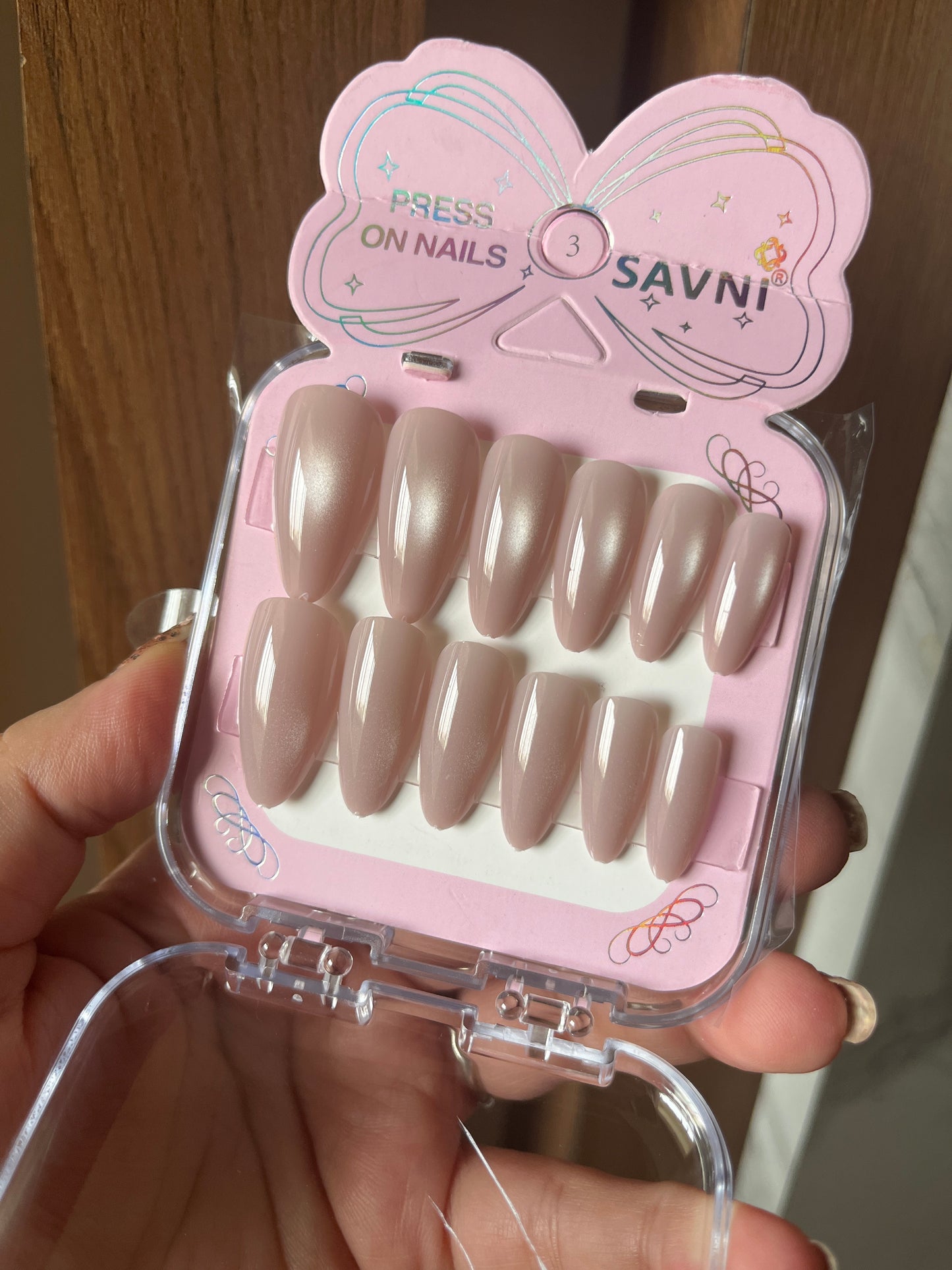 Nude cat eye round finish