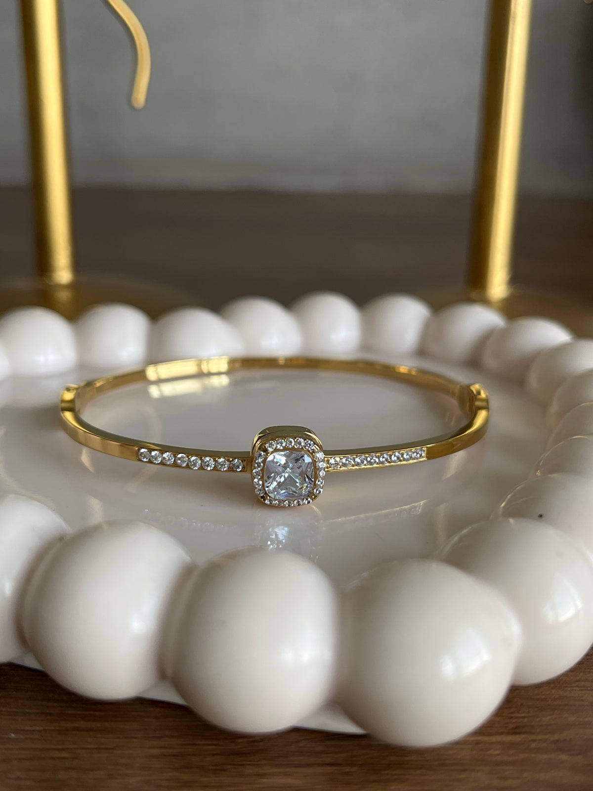 Solitaire bracelet