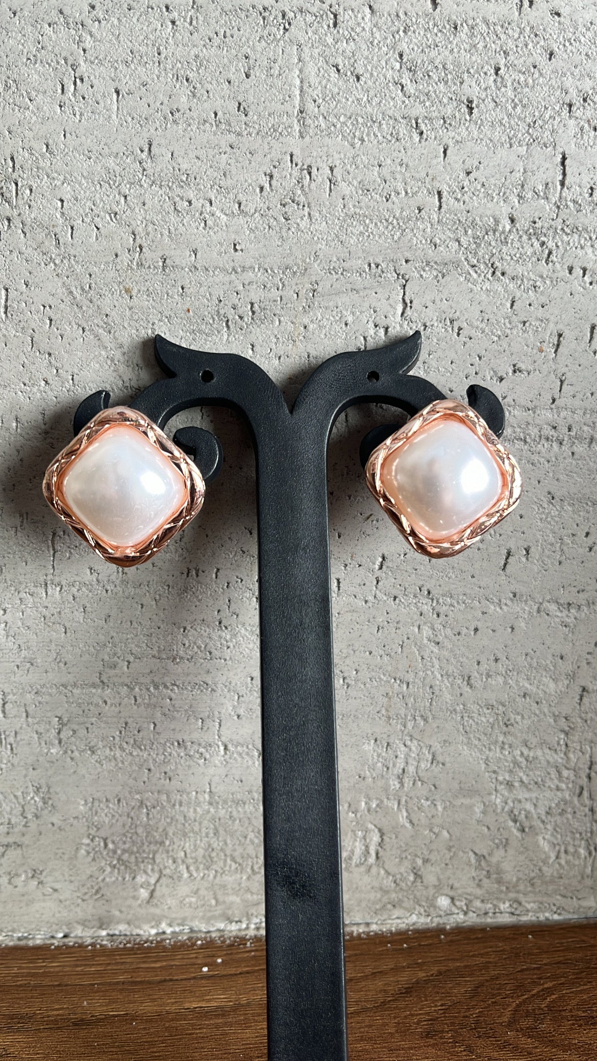 Square Pearl earrings