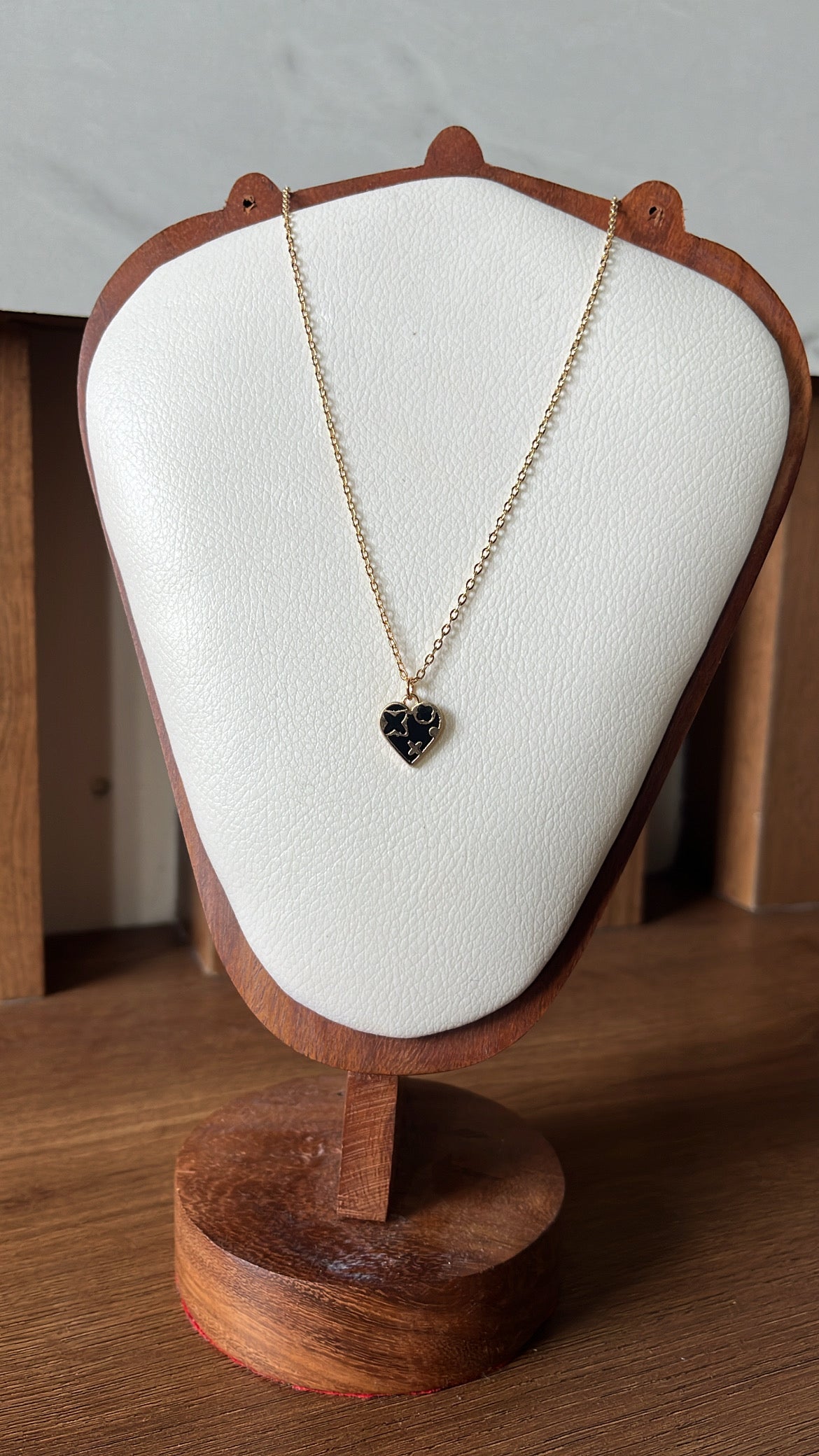 Minimal Heart pendant