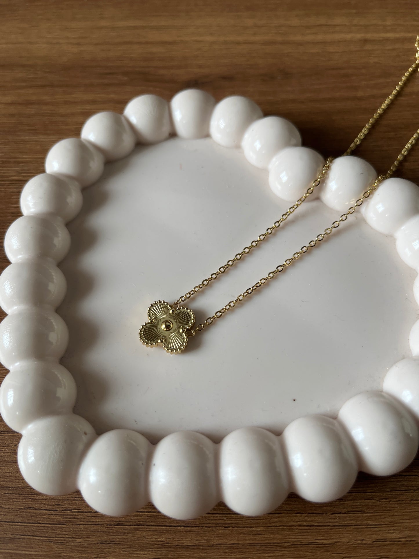 Gold clover necklace