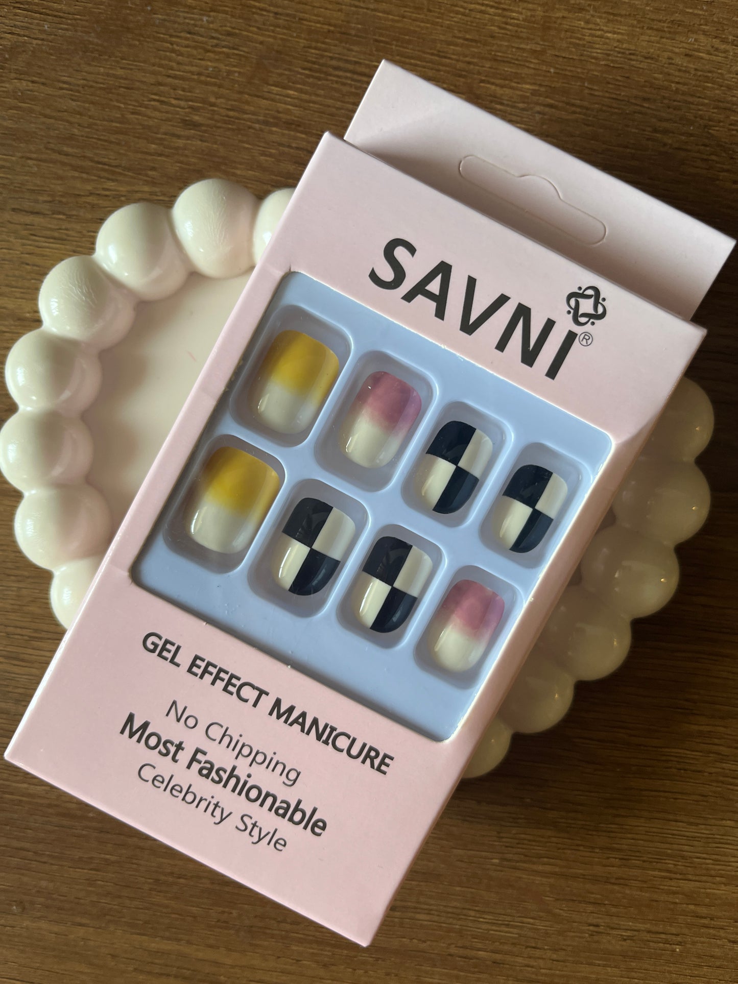 Checkered set of 12 nails