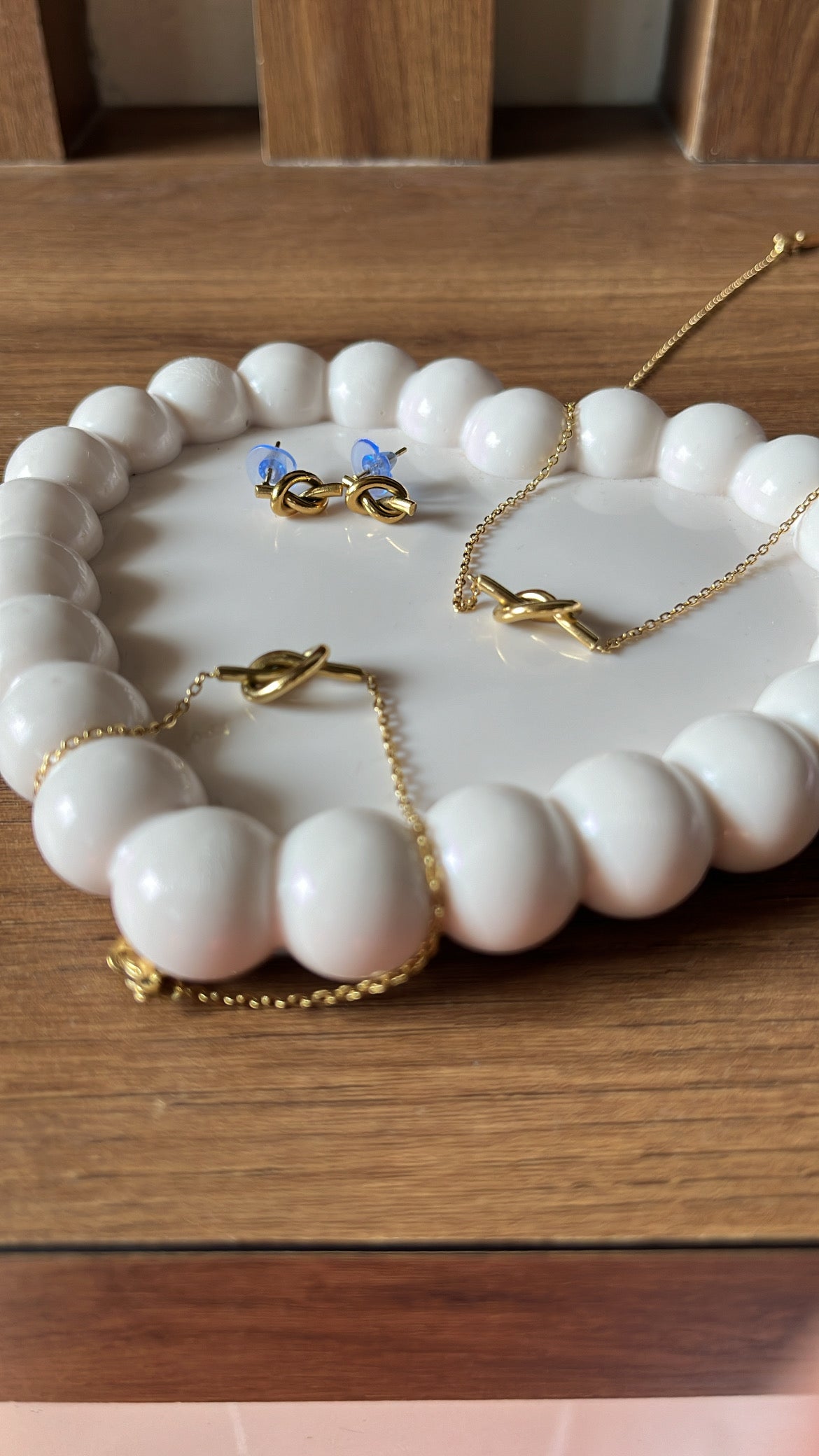 Knot: Necklace, Earrings and Bracelet