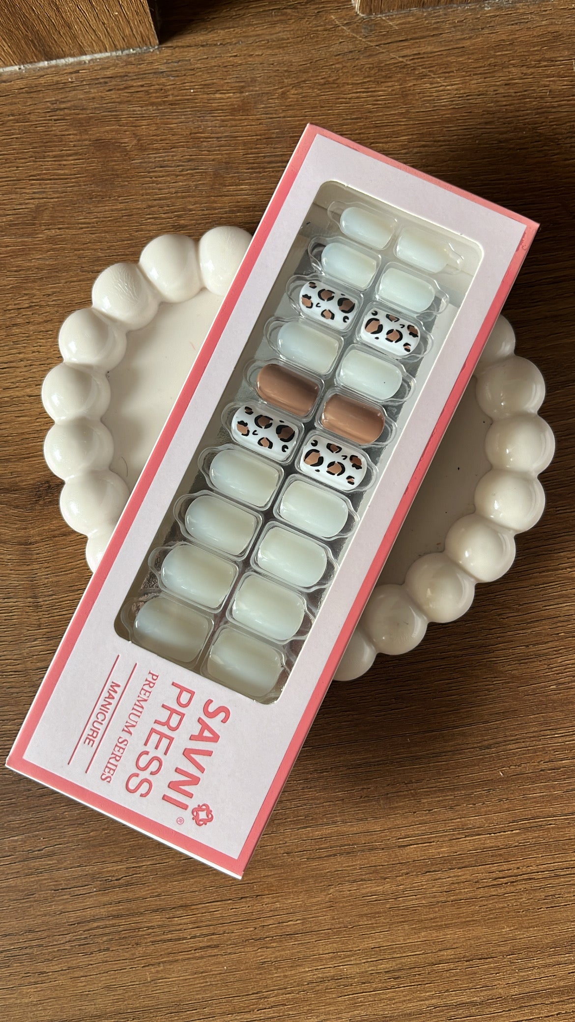 White: 24 nails in a box - High Quality Nails