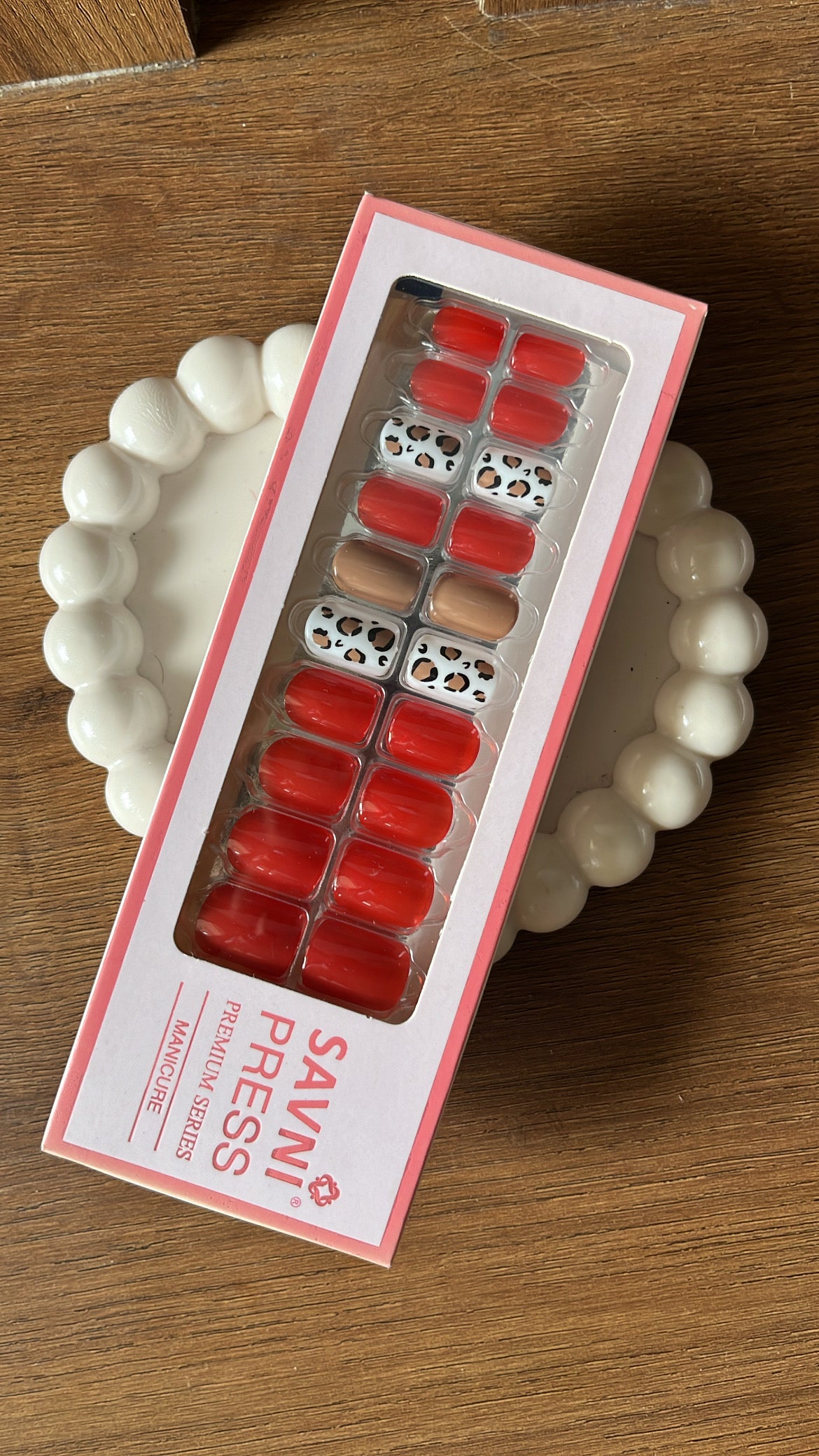Red: 24 nails in a box - High Quality Nails
