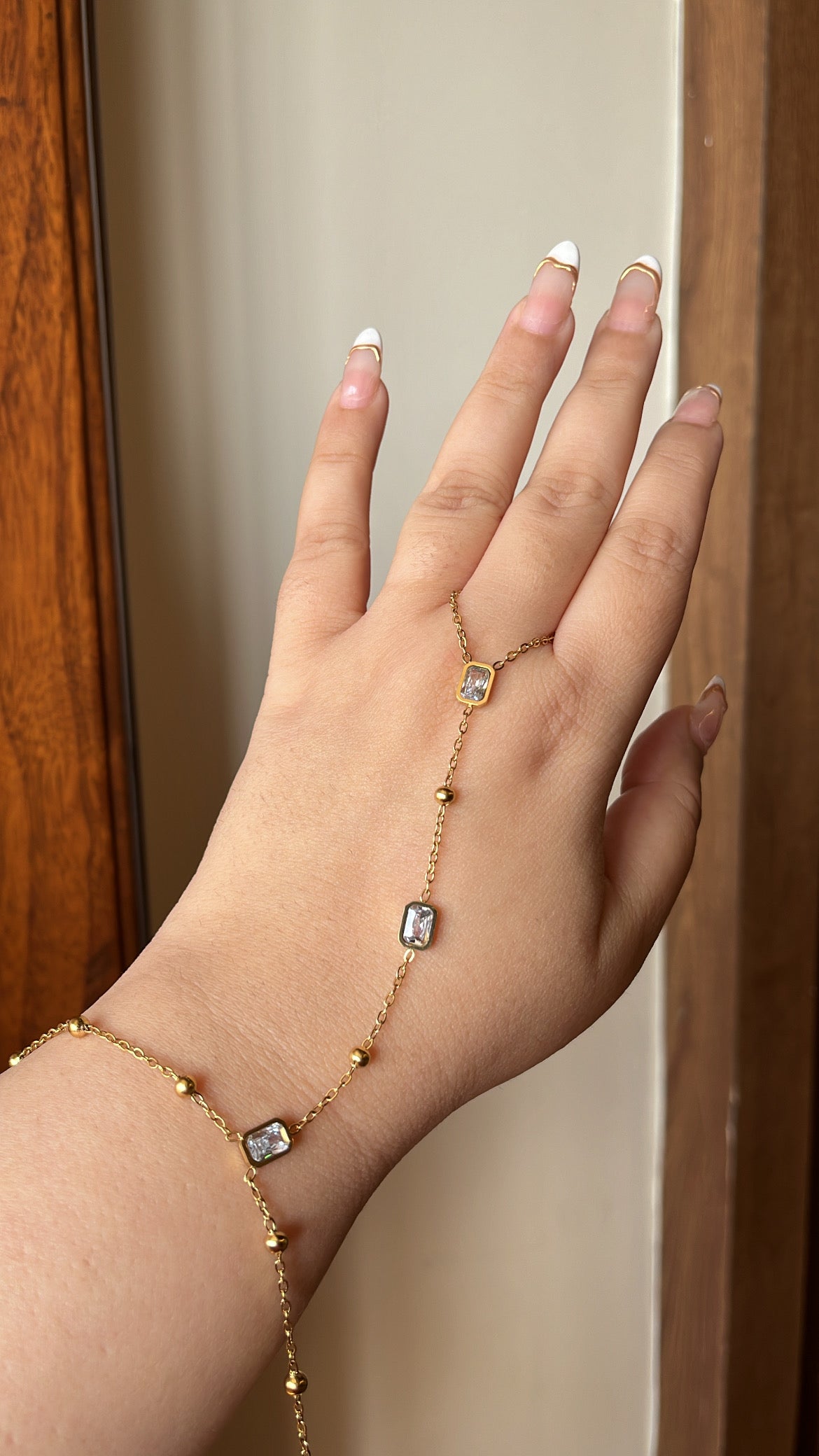 White square Handchain