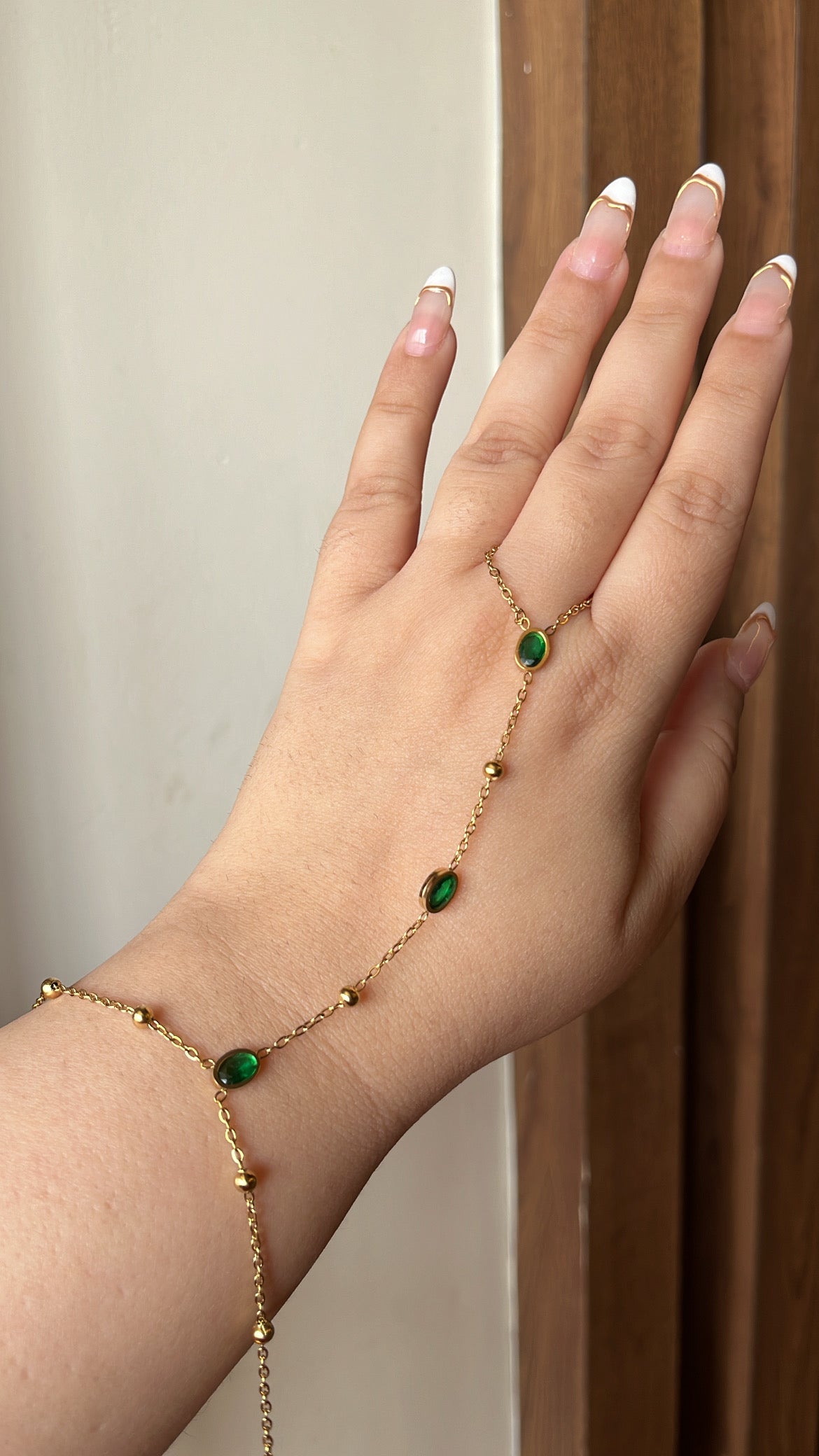 Emerald Oval Handchain