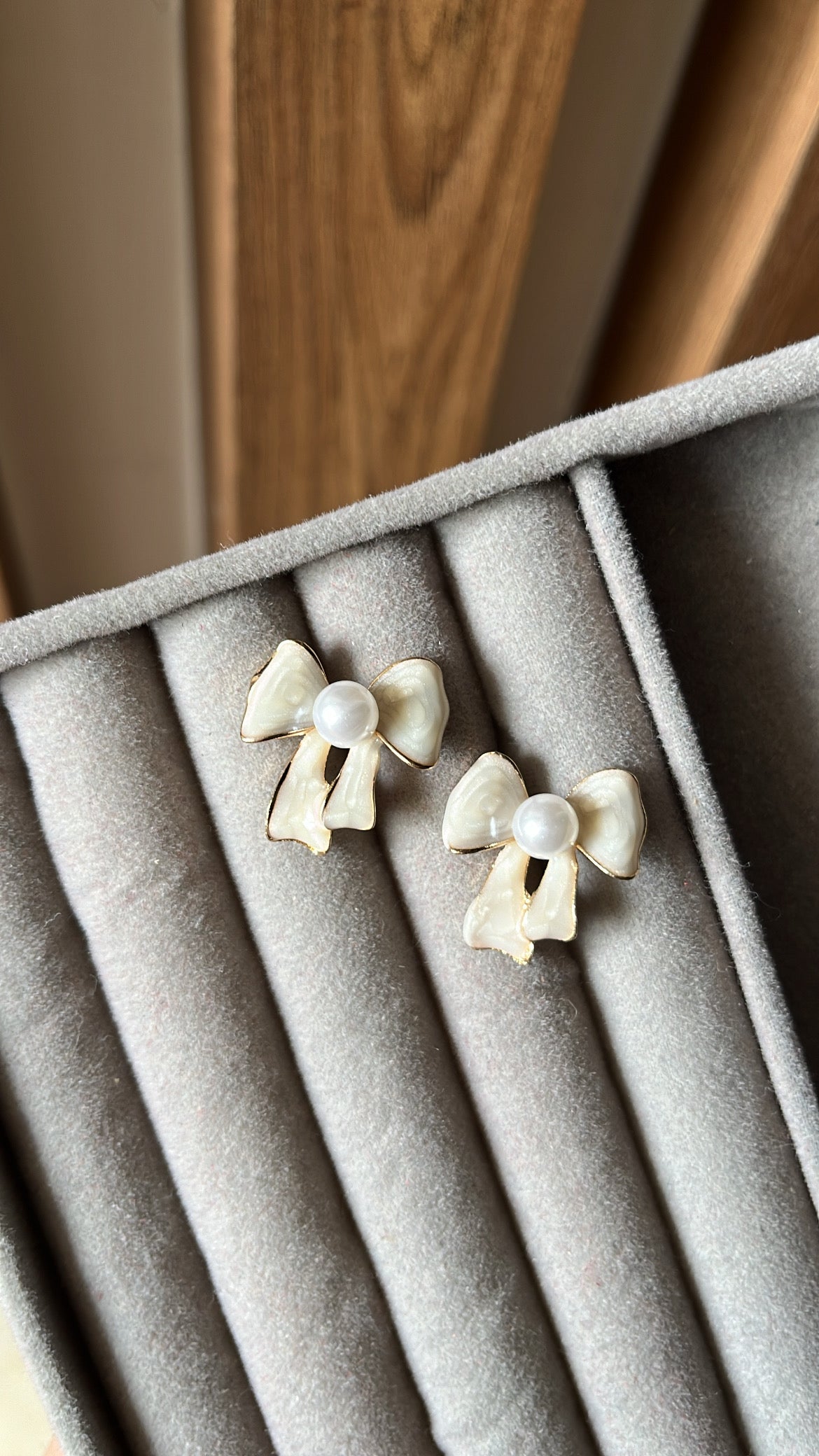 Enamel Bow earrings