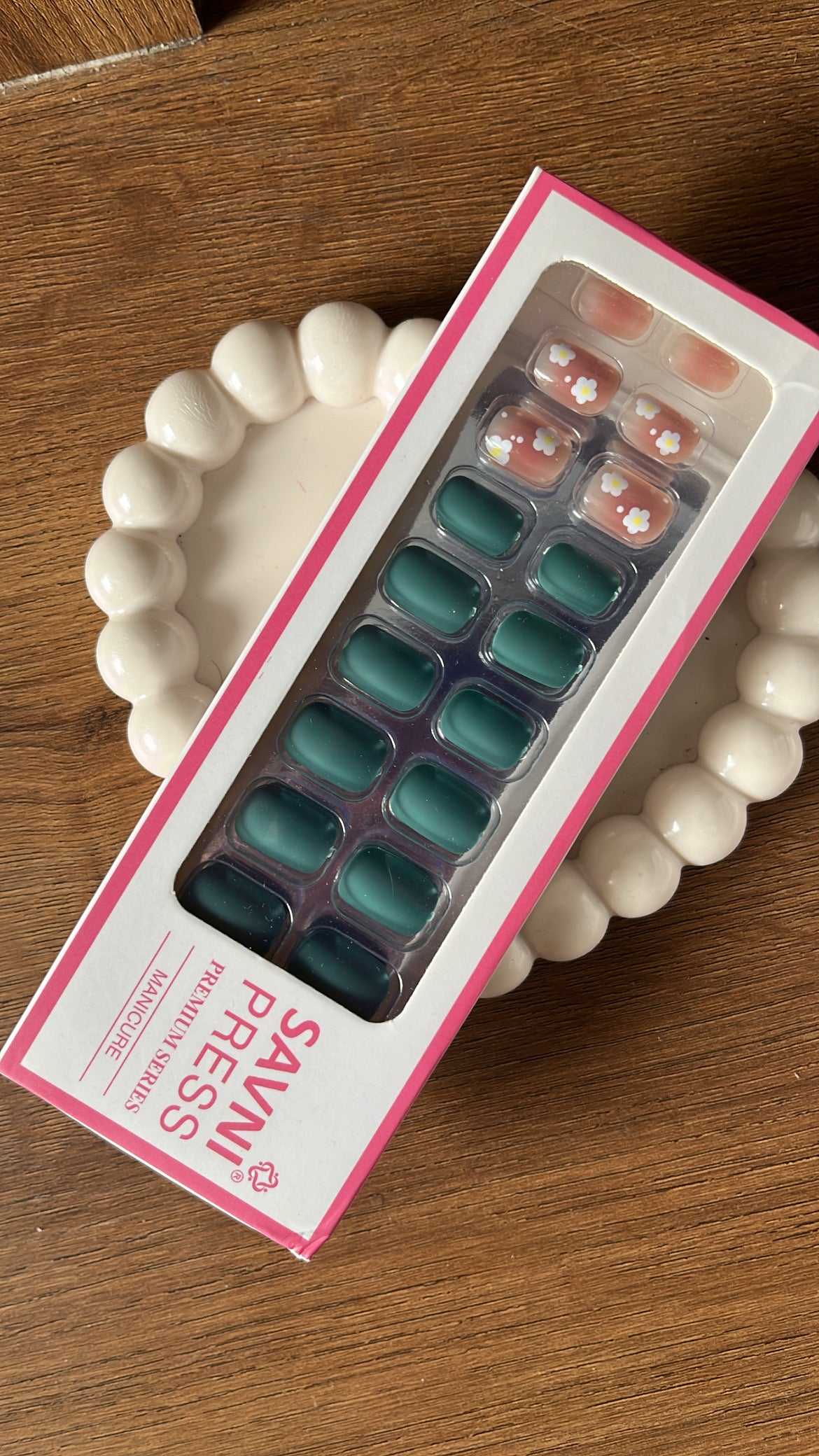 Green: 24 nails in a box - High Quality Nails
