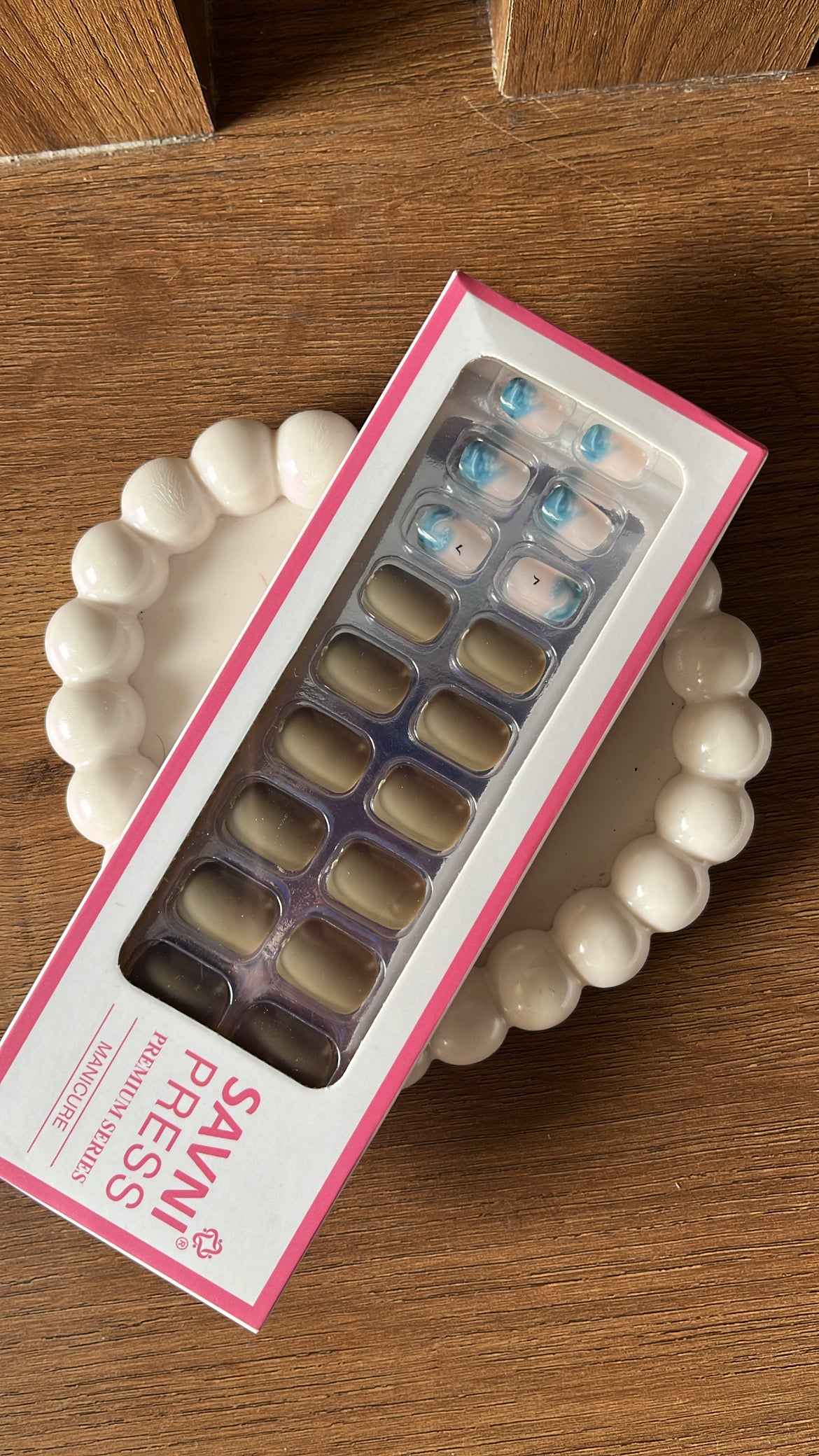 Brown: 24 nails in a box - High Quality Nails