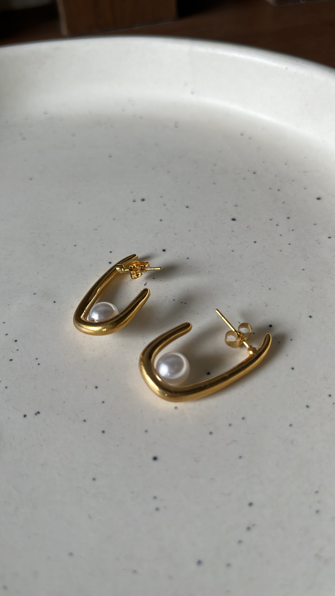Pearl Oval Hoop Earrings