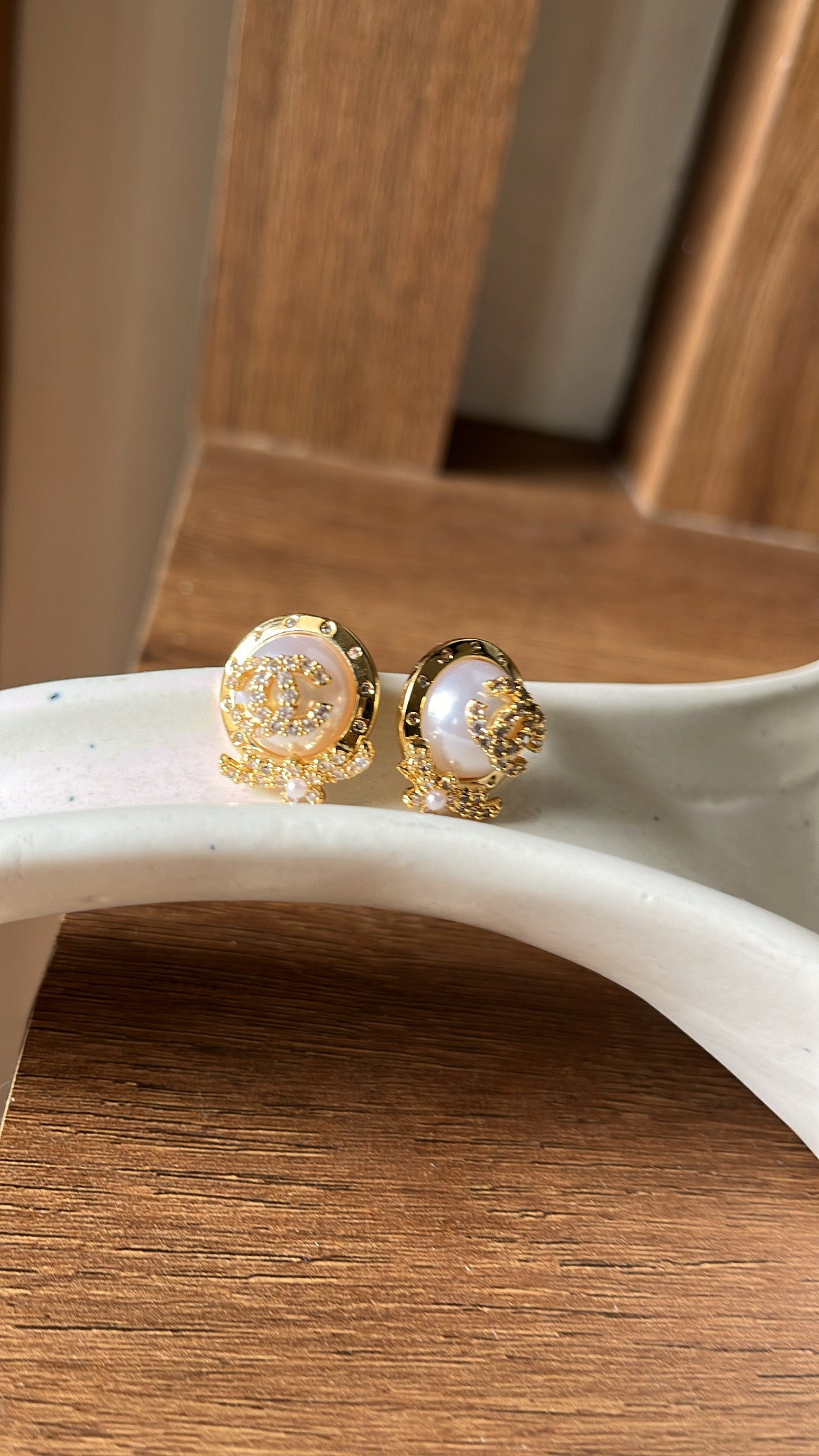 Channel Pearl Stud earrings