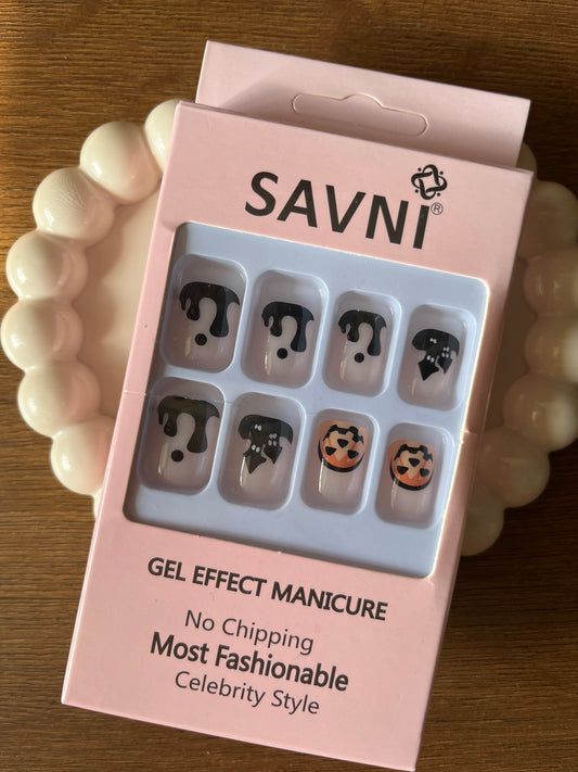 Skull set if 12 nails