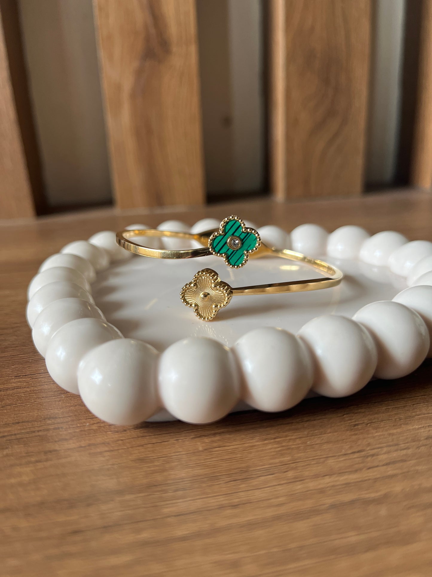 Golden emerald clover bracelet