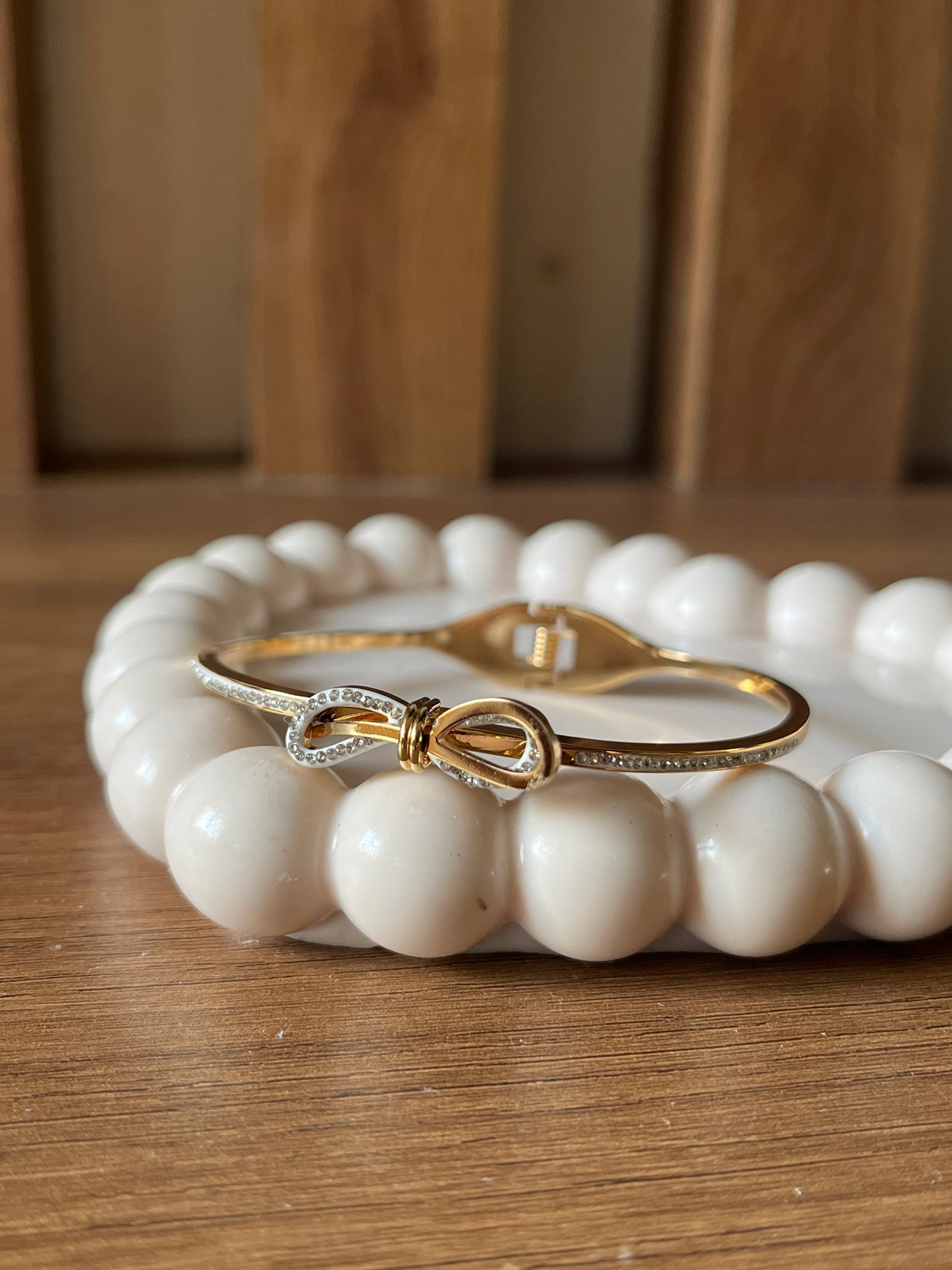 Chic bow bracelet