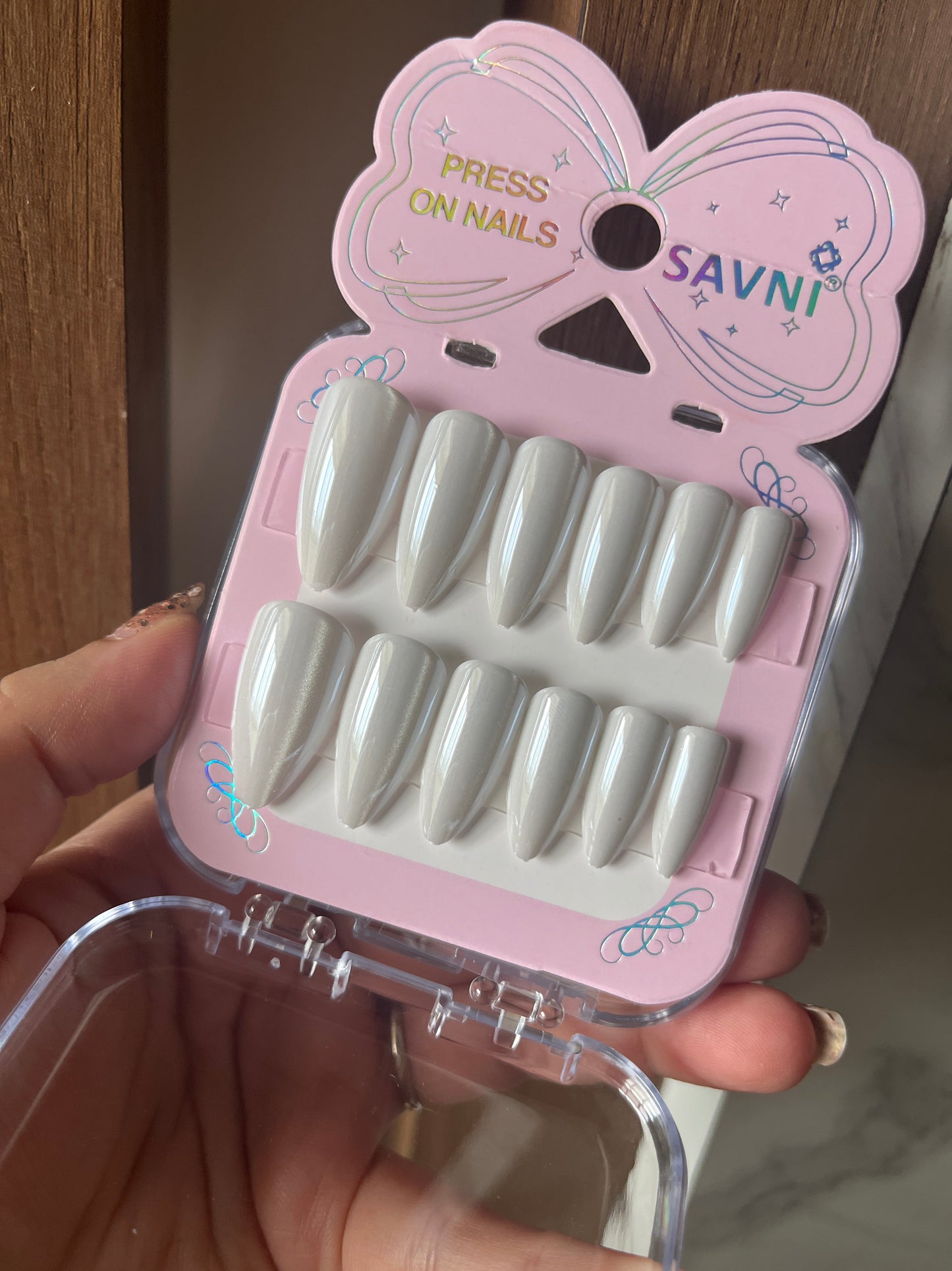 White cat eye with extra shine