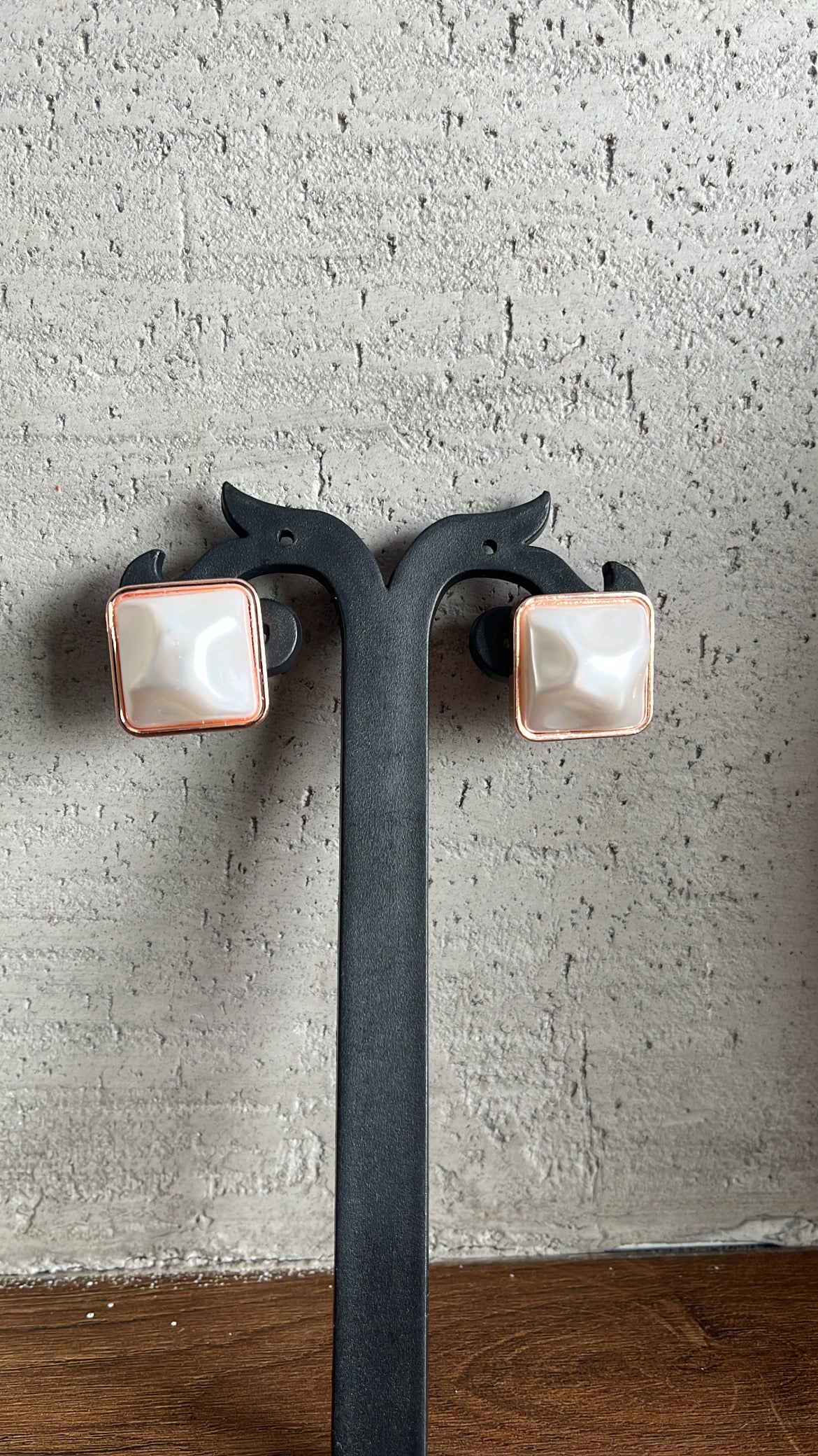 Square Pearl earrings