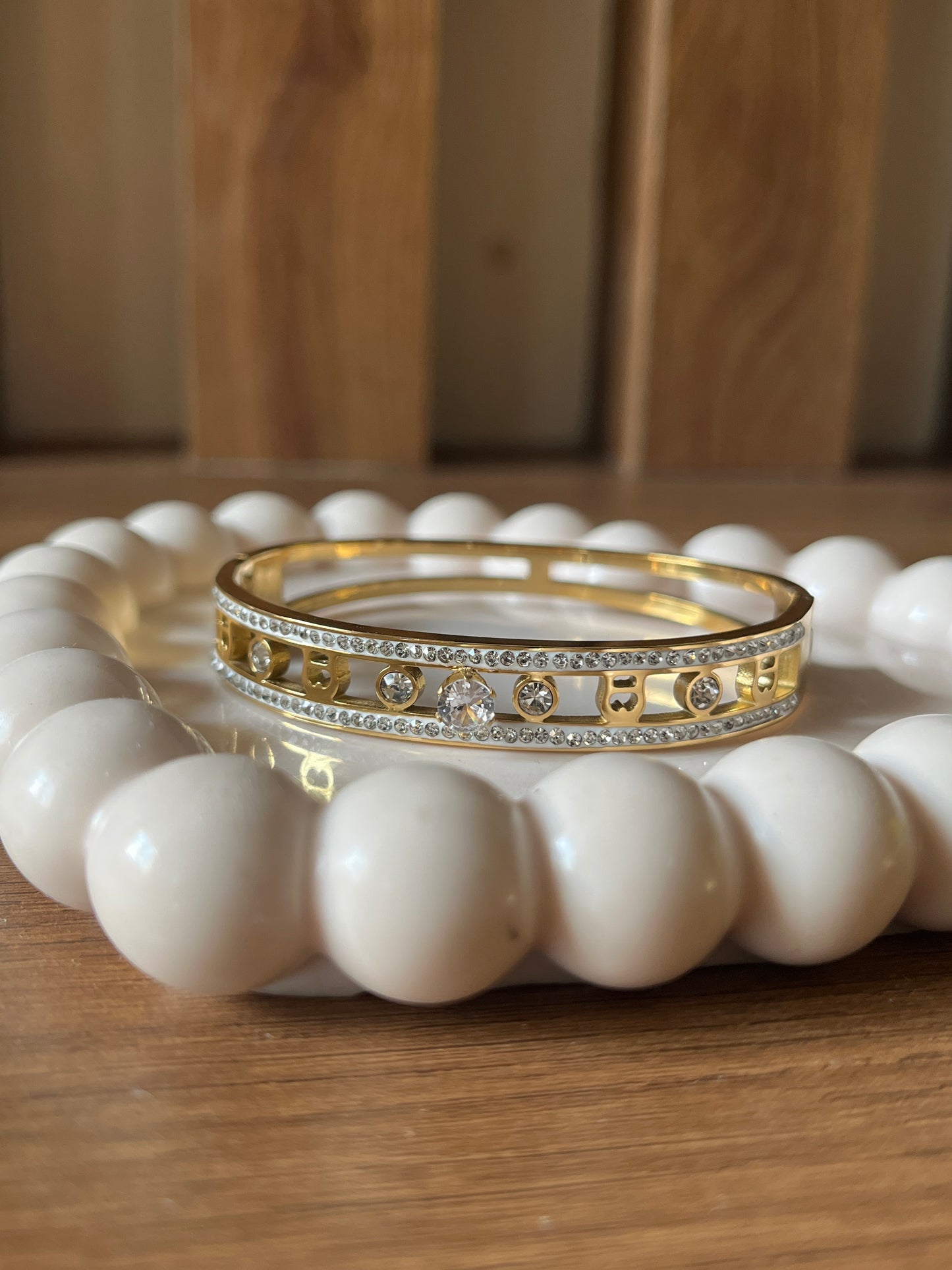 Halo solitaire bracelet