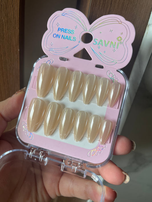 Light Nude cat eye with extra shine