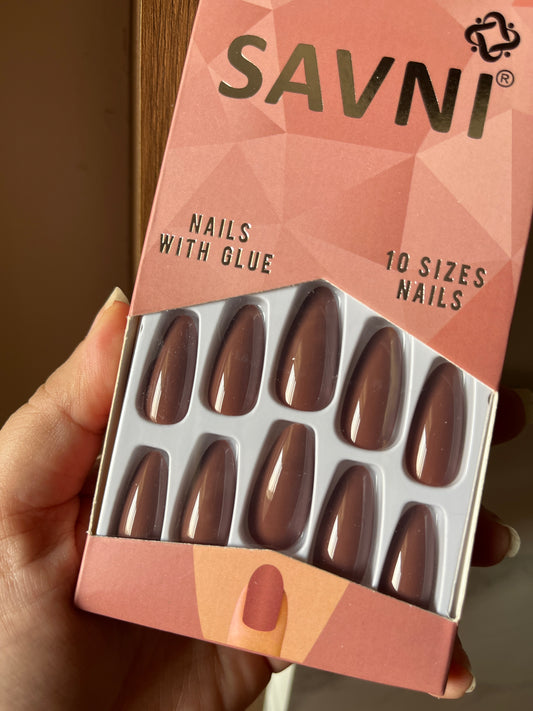 Light brown gloss nails with tabs