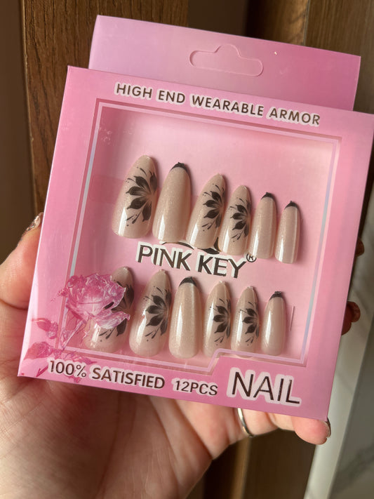 Light nudes flower cat eye