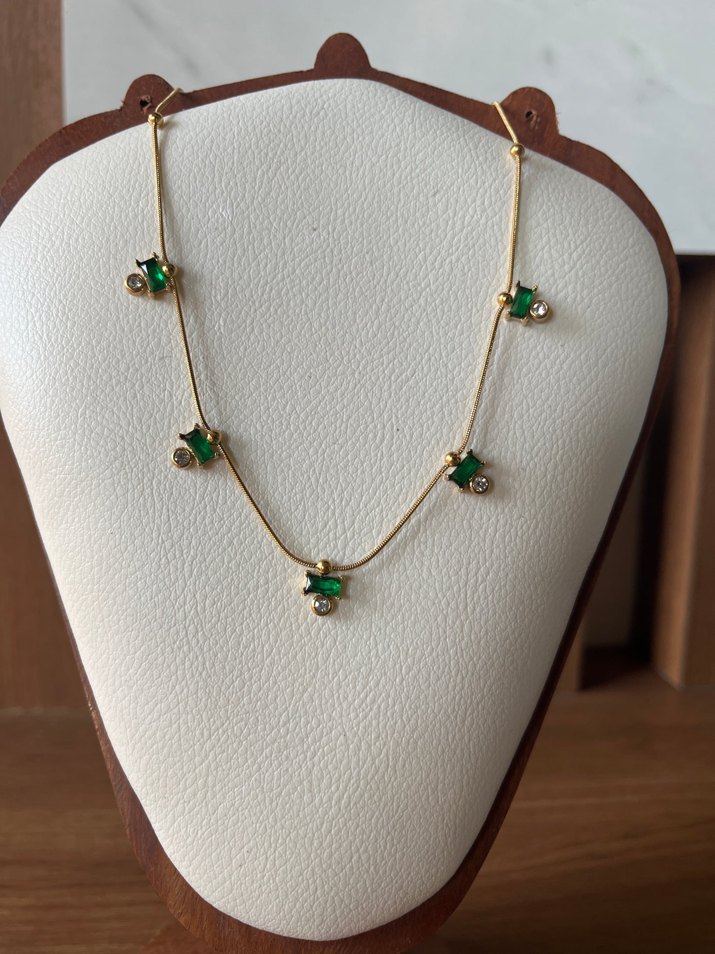 Emerald classy necklace