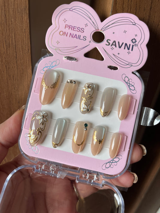 Cat eye gold grey nails