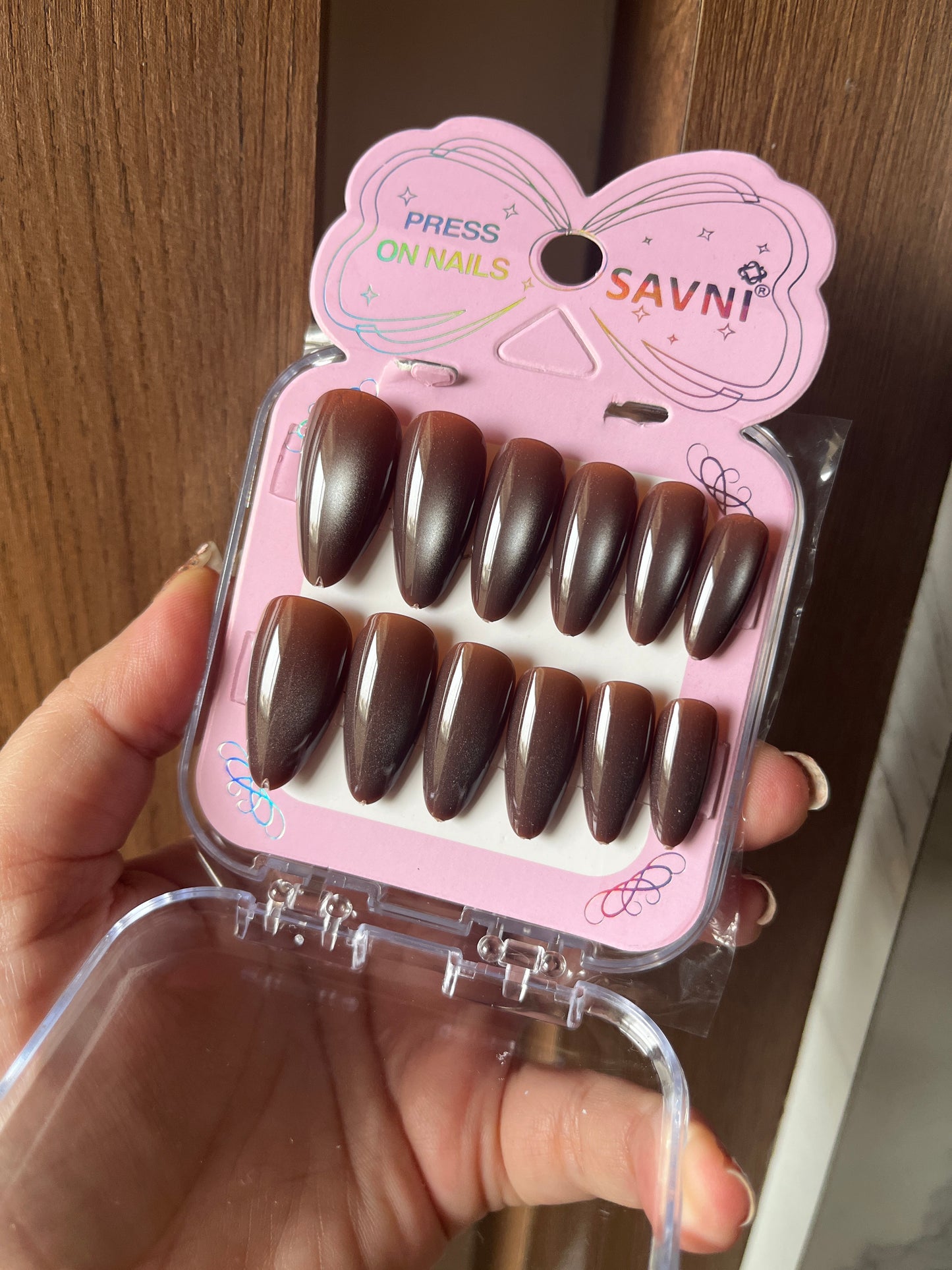 Brown cat eye round finish