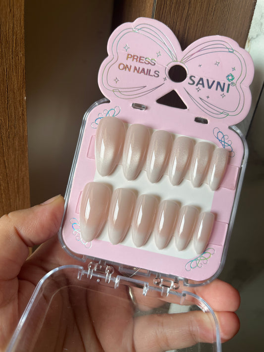 Fair 03 ombre cat eye nails