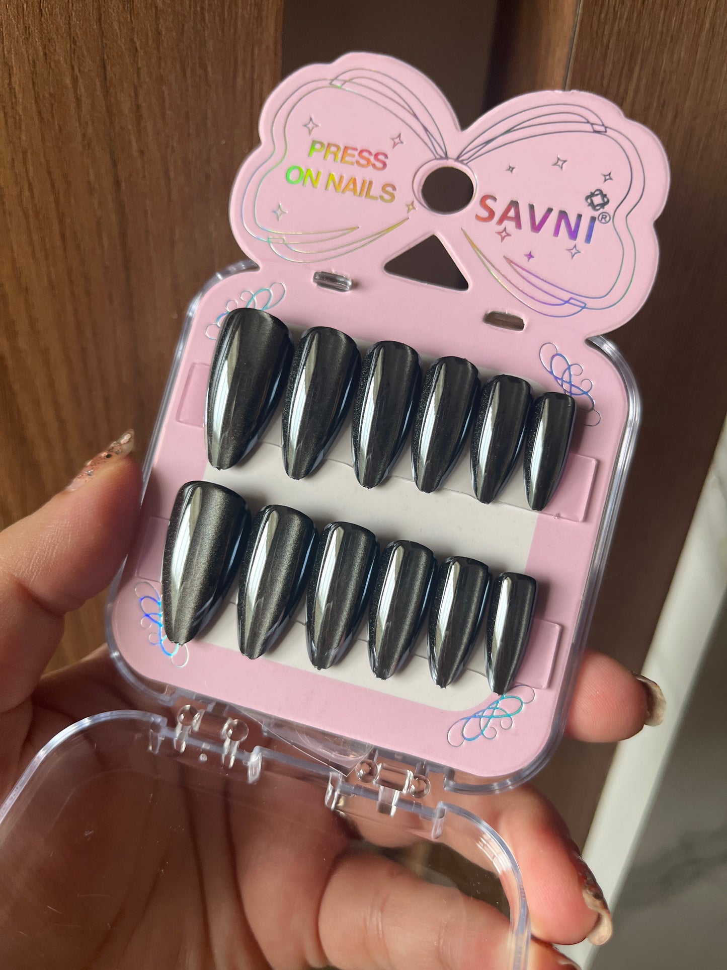 Black cat eye with extra shine