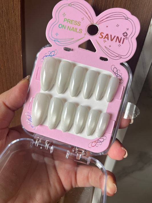 White ombre cat eye nails