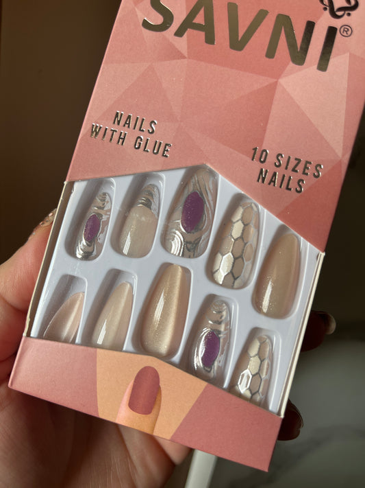 Silver cat eye nails