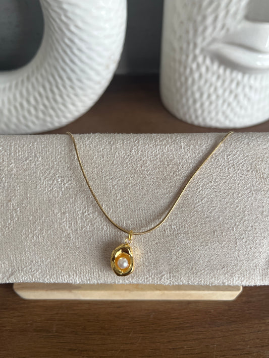 Pearl shell pendant