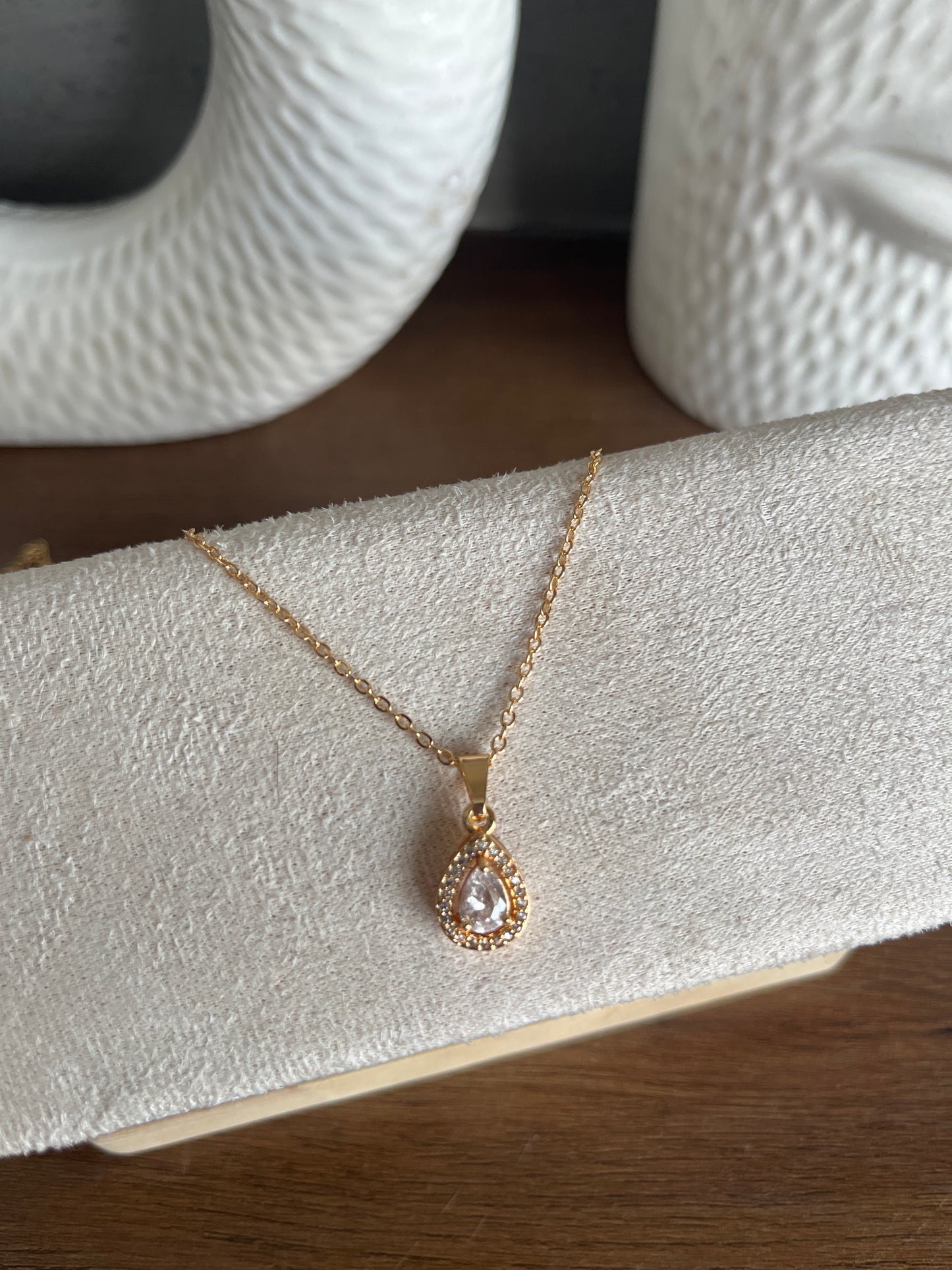 Drop solitaire pendant