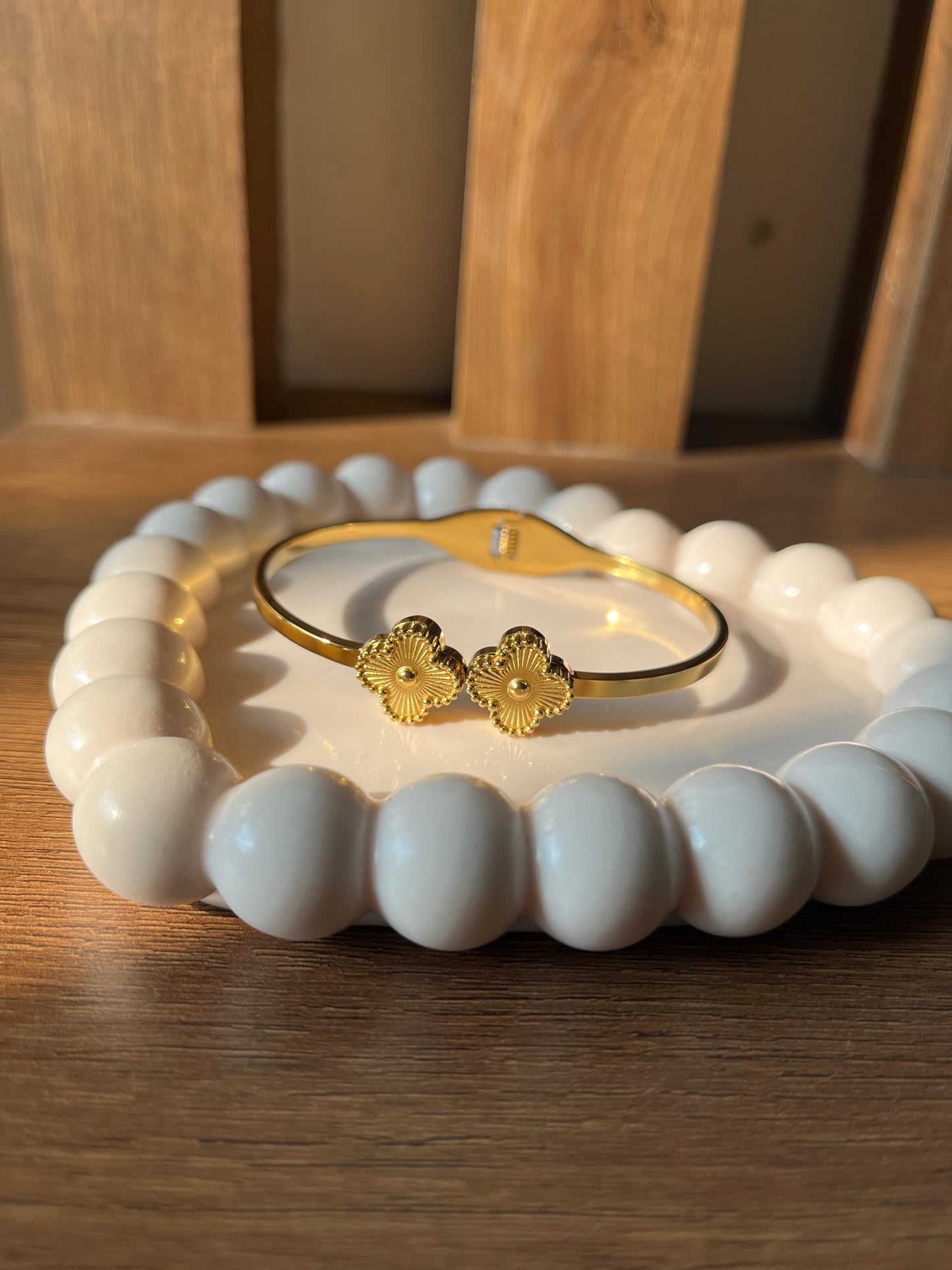 Gold clover bracelet