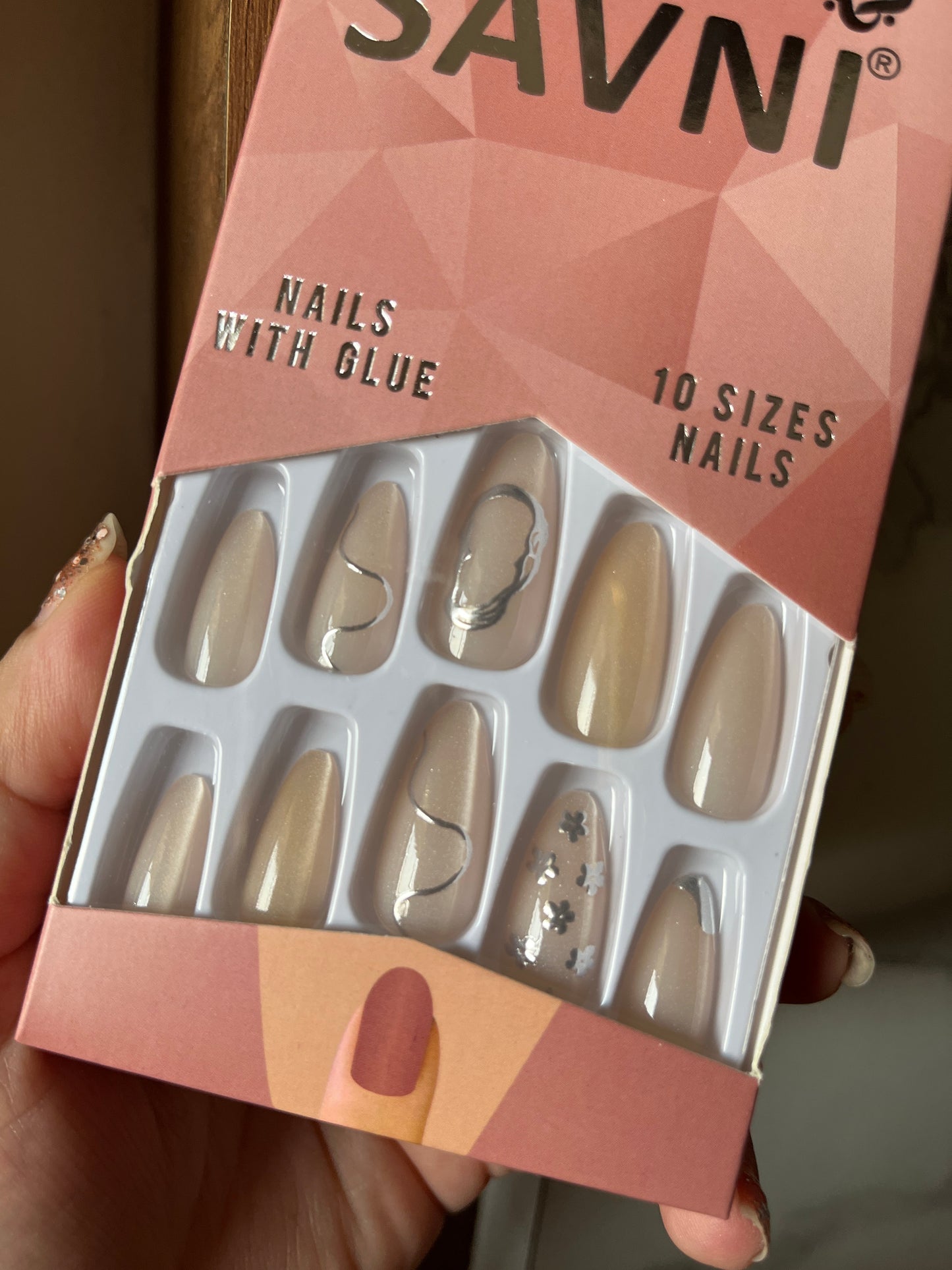 Silver cat eye nails