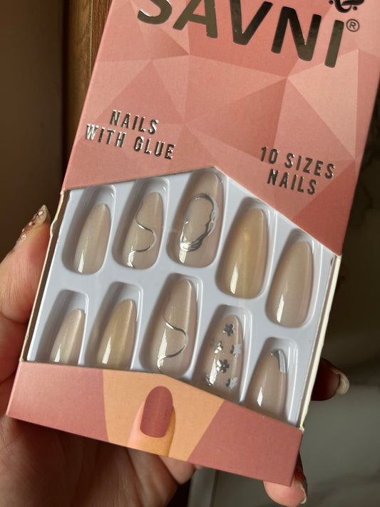 Silver cat eye nails