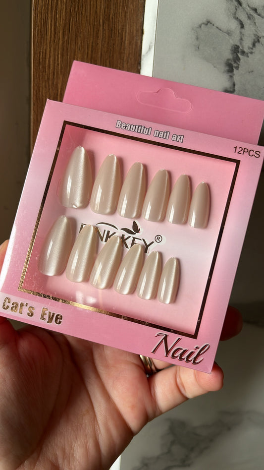 Light nude cat eye