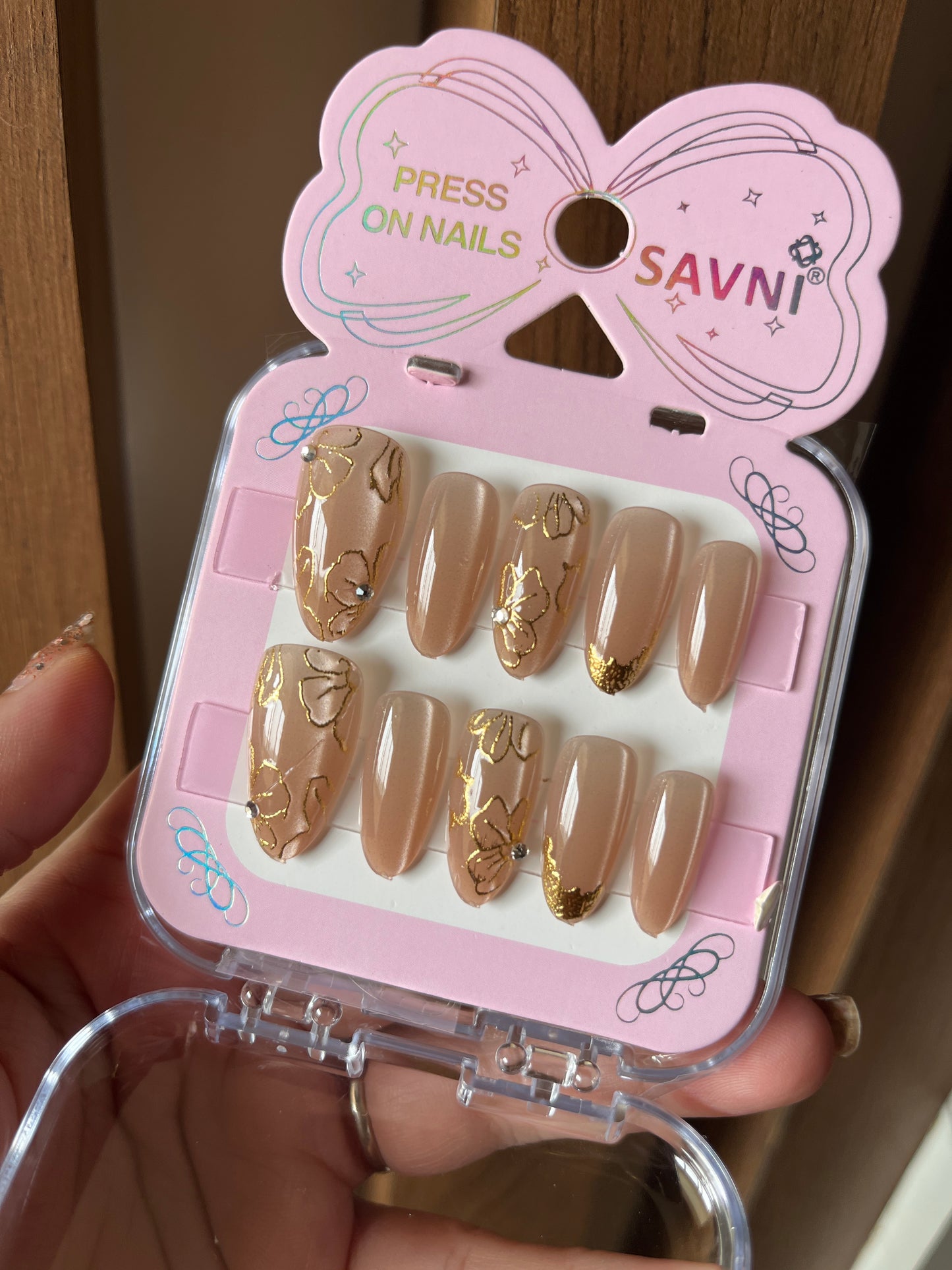 Nude cat eye gold nails