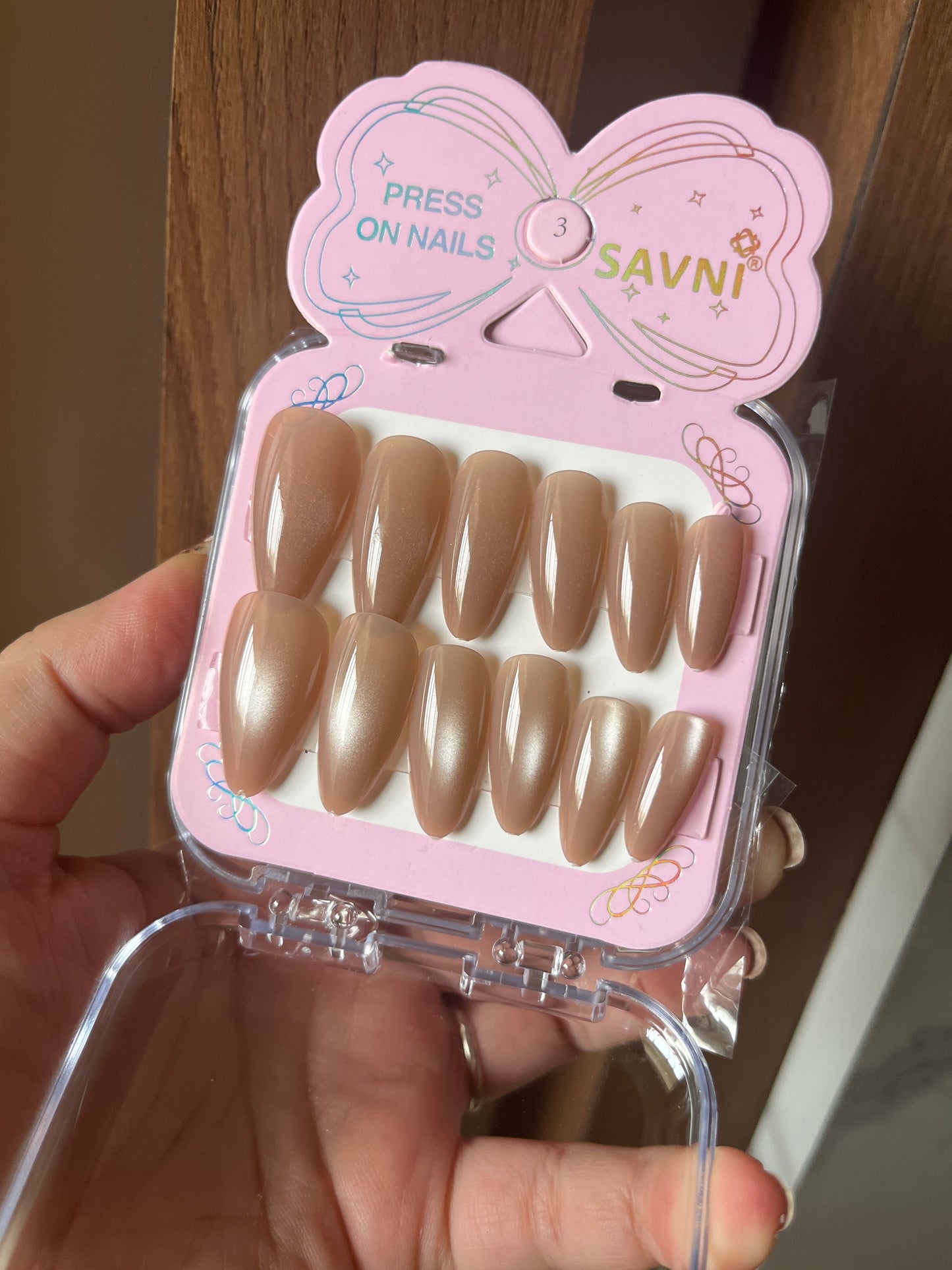 Dark Nude cat eye round finish