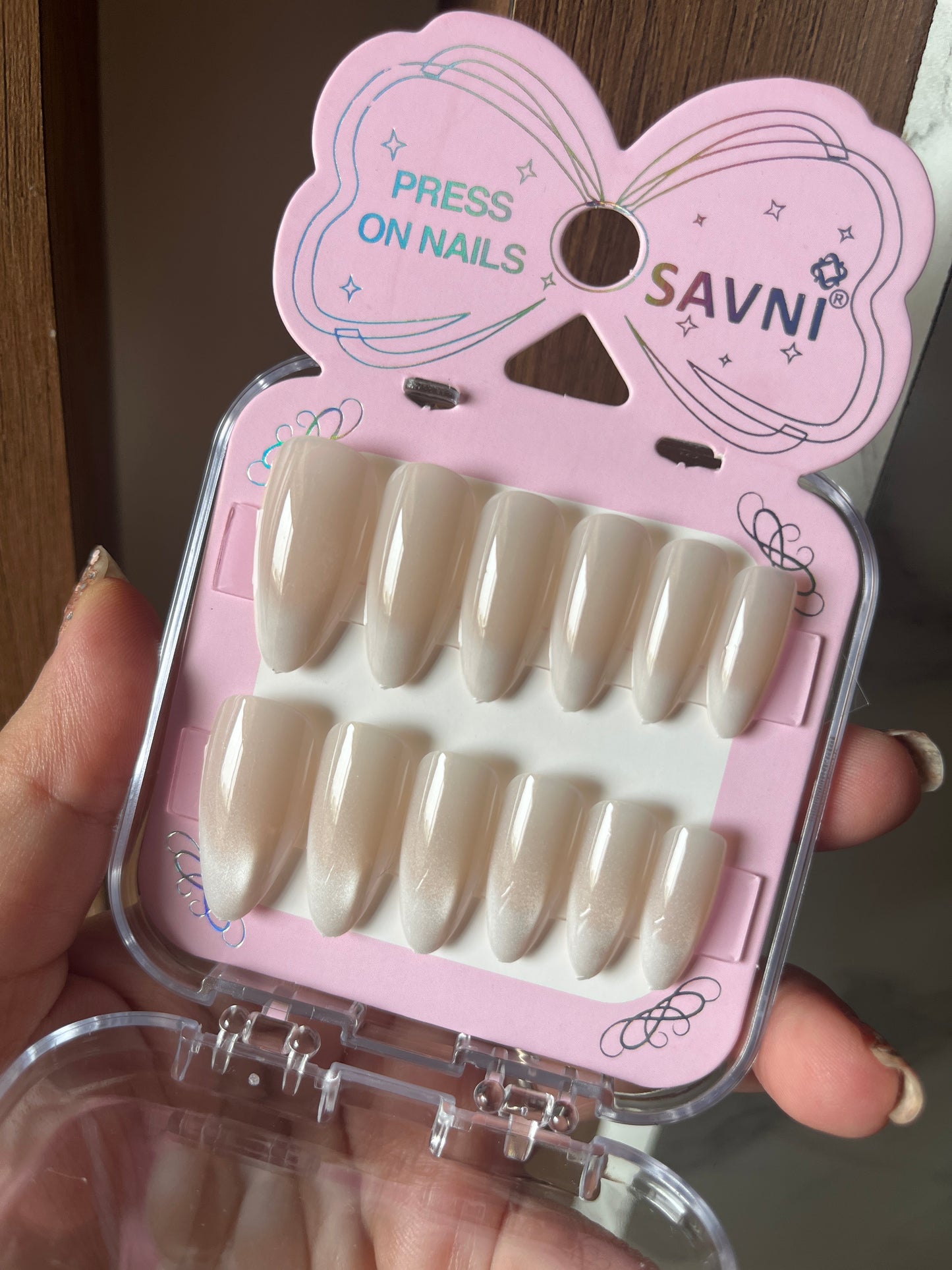 Light nude ombre cat eye nails