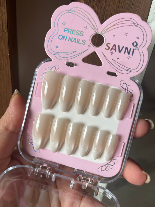 Light nude ombre cat eye nails