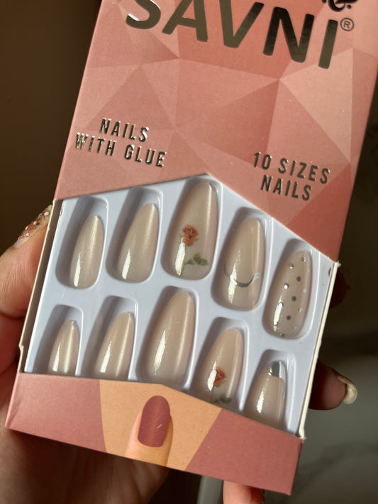 Minimal cat eye nails