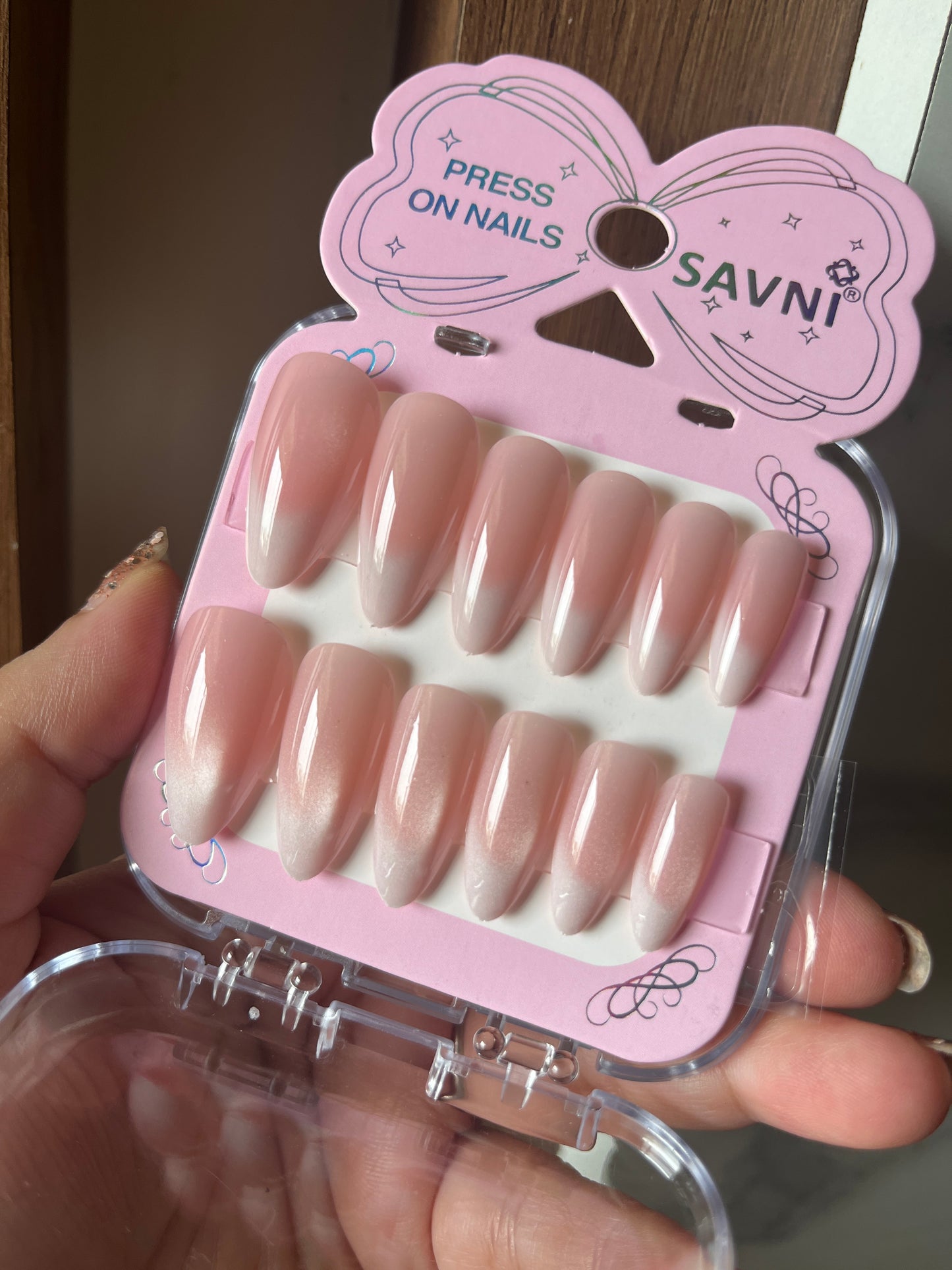 Nude ombre cat eye nails