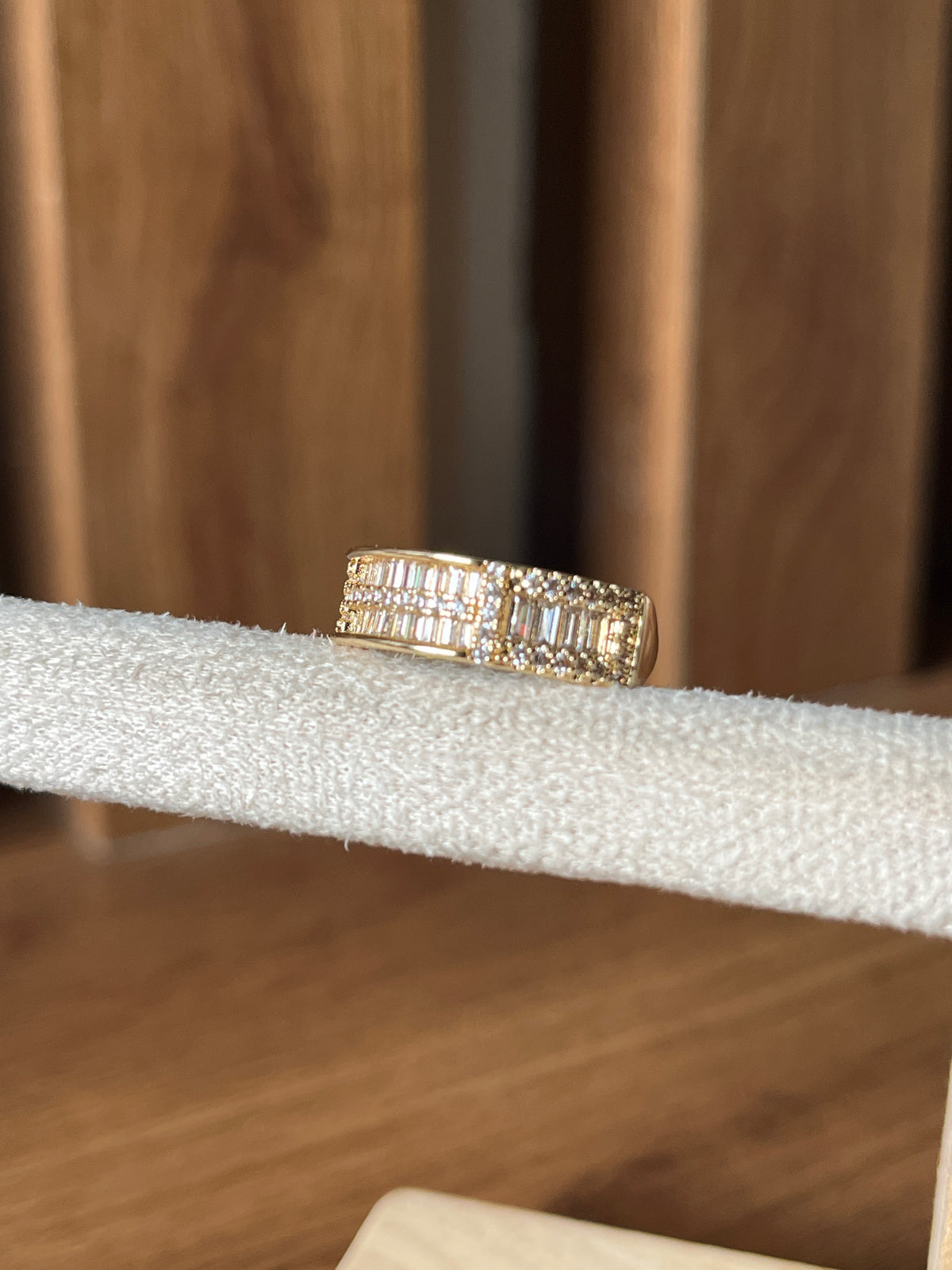 Minimal cocktail rings