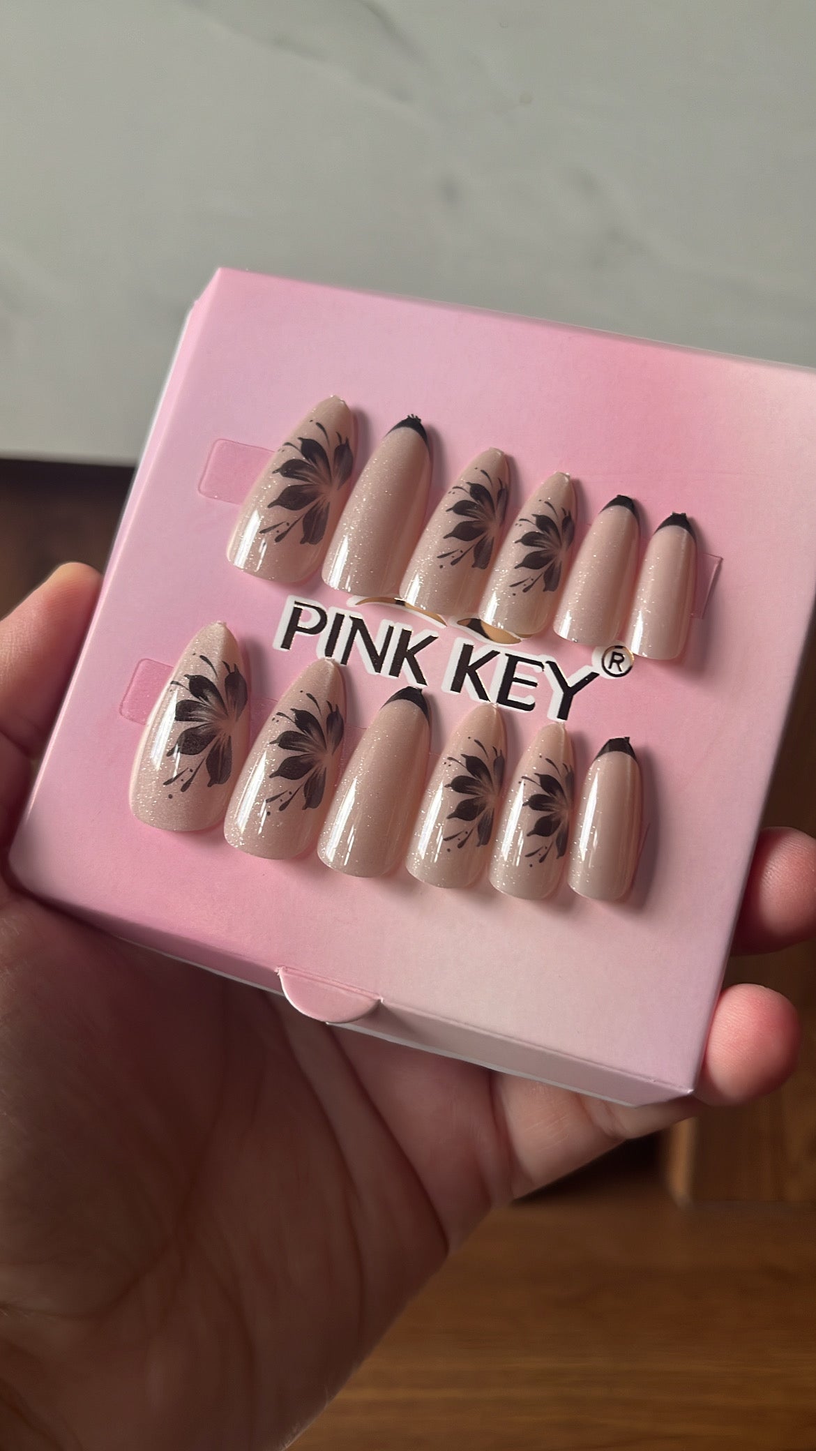 Nude flower Cat eye