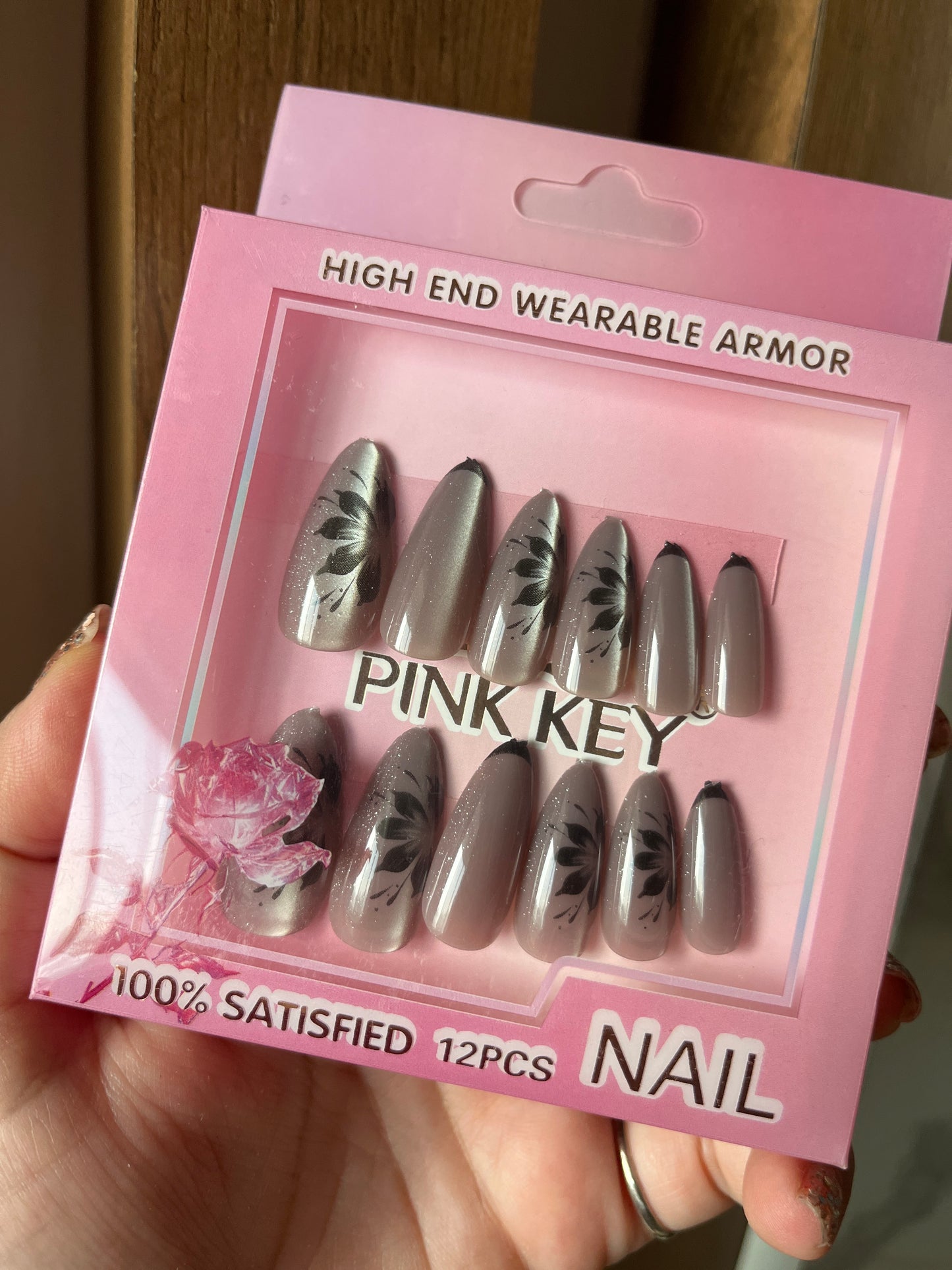 Purple silver cat eye flower