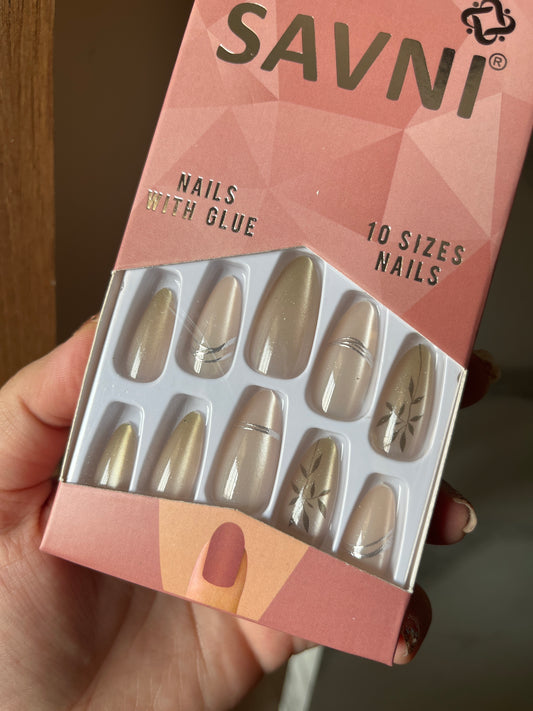 Cat eye silver nails